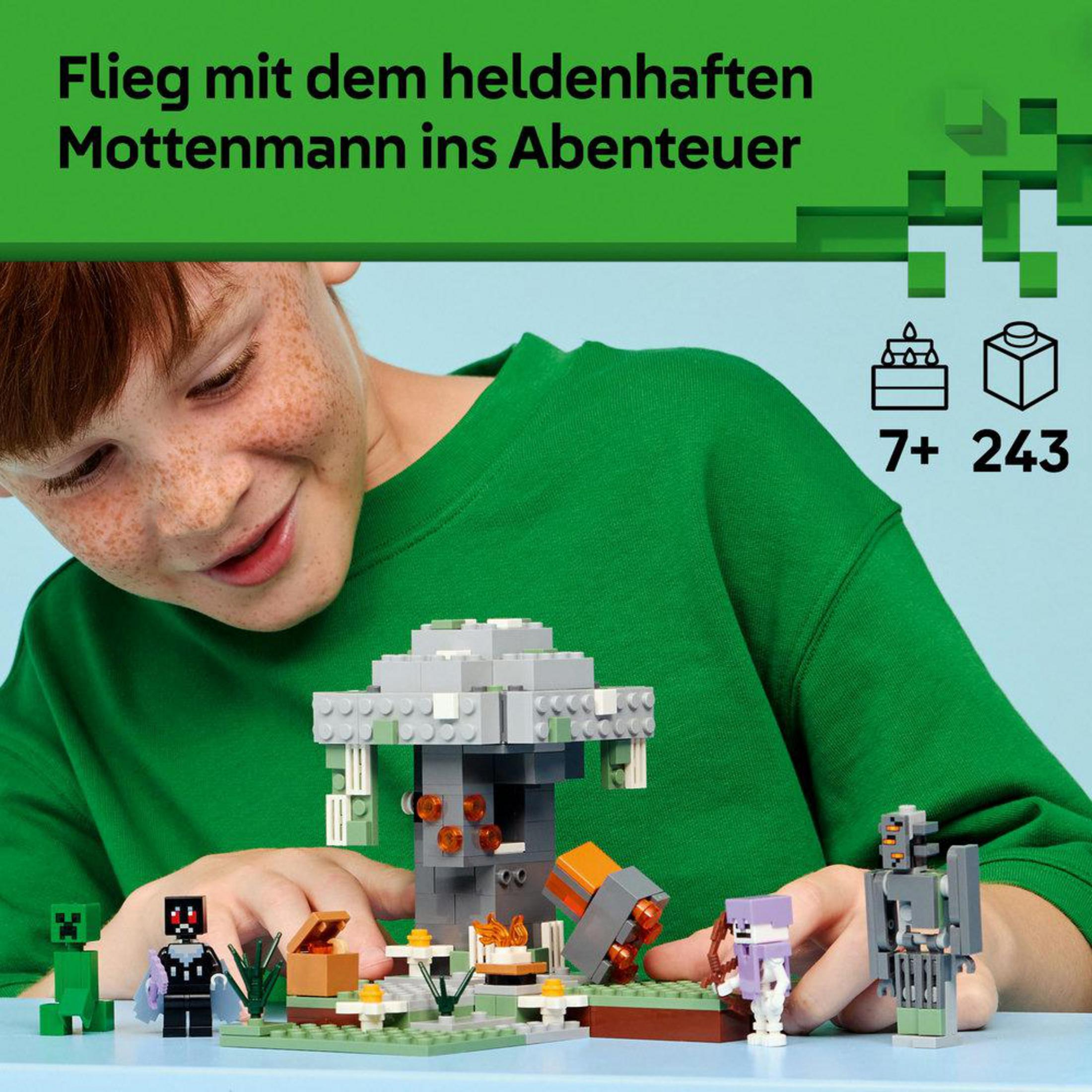 Un niño juega con figuras de LEGO de Minecraft y un set de árbol.