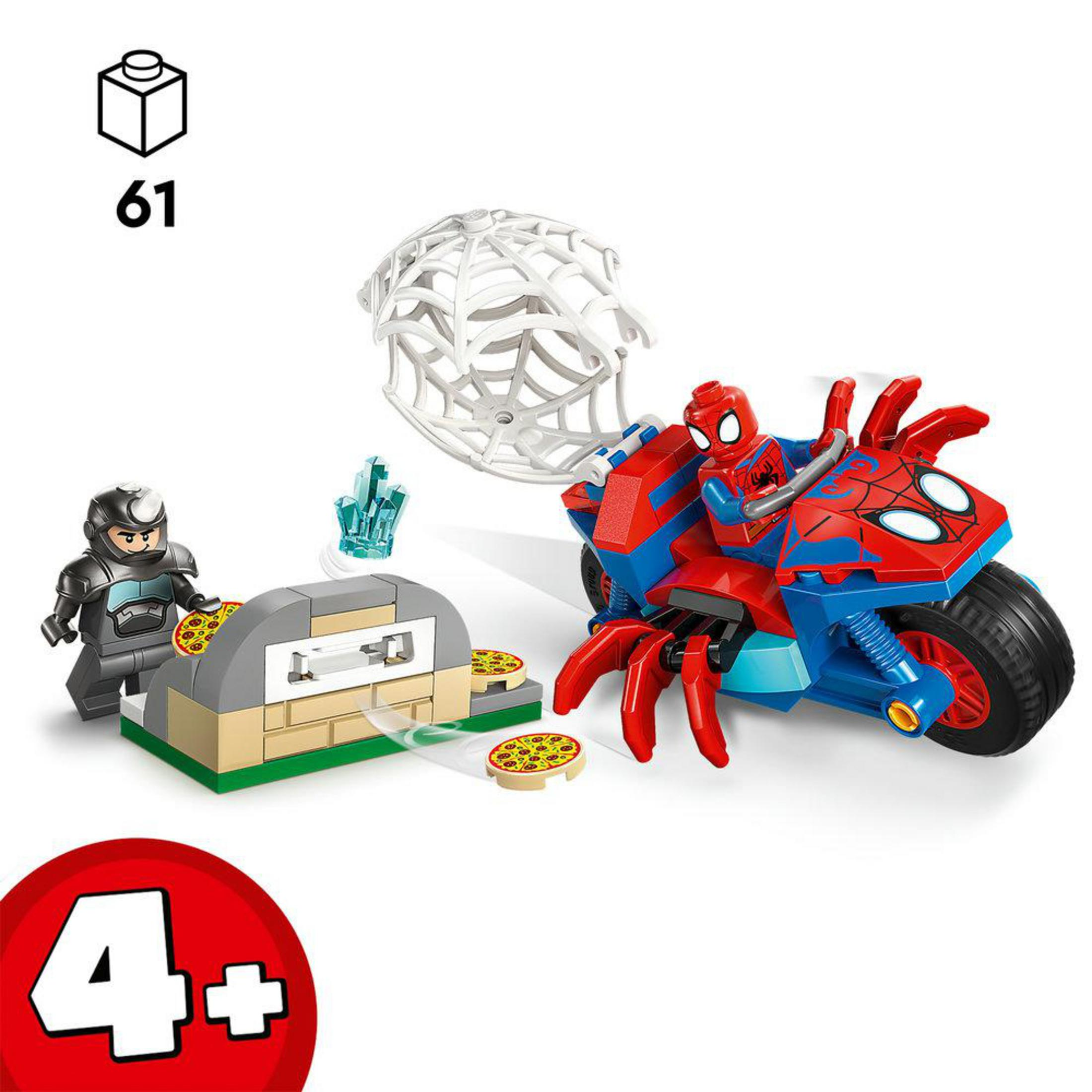 Spider-Man motosikletinin yanında pizza fırını ve figür var.