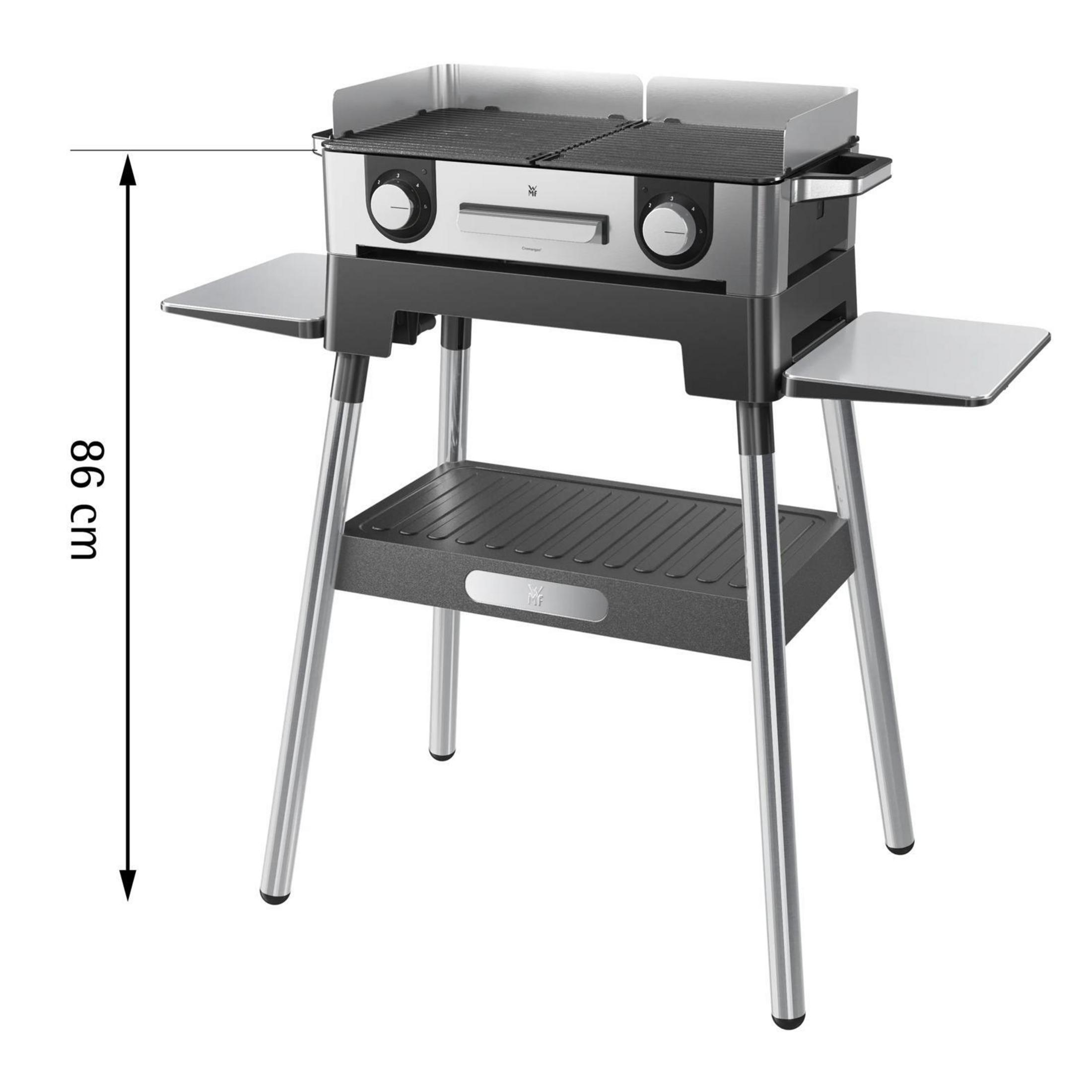 Gümüş ve siyah bir barbekü üç ayak üzerinde, 86 cm yüksekliğinde.