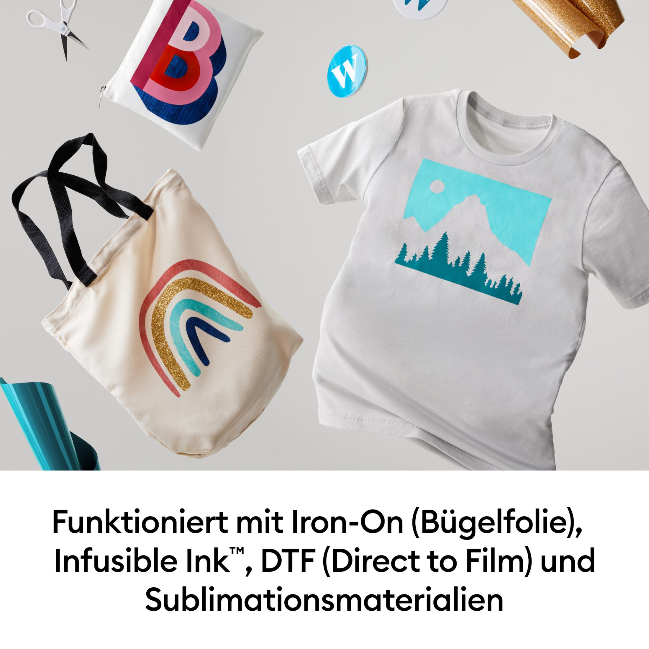 Una bolsa blanca con arcoíris, camiseta con montaña, tijeras y rollo de lámina.