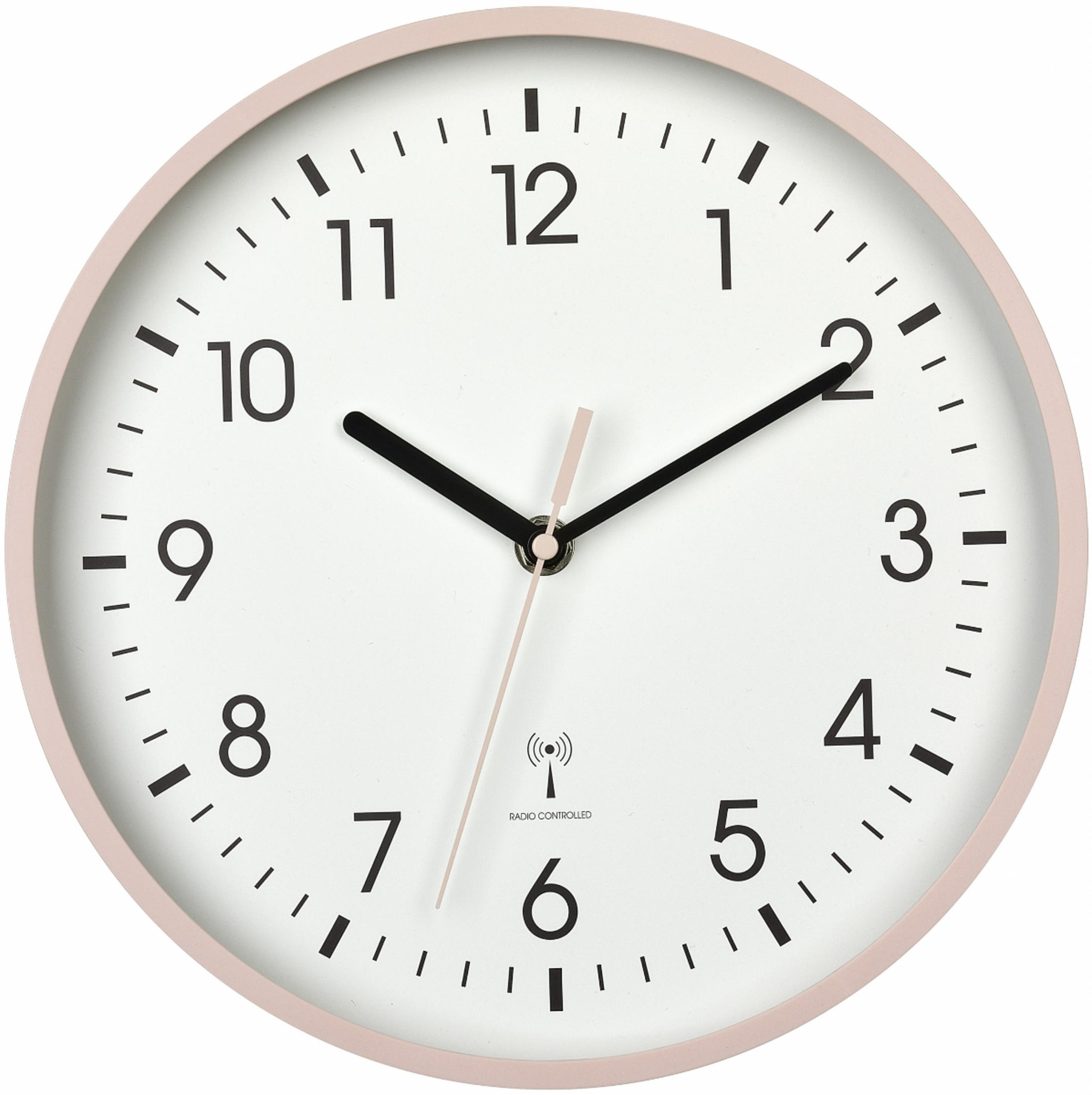 Eine runde Wanduhr mit einem blassen rosa Rahmen und schwarzen Ziffern.