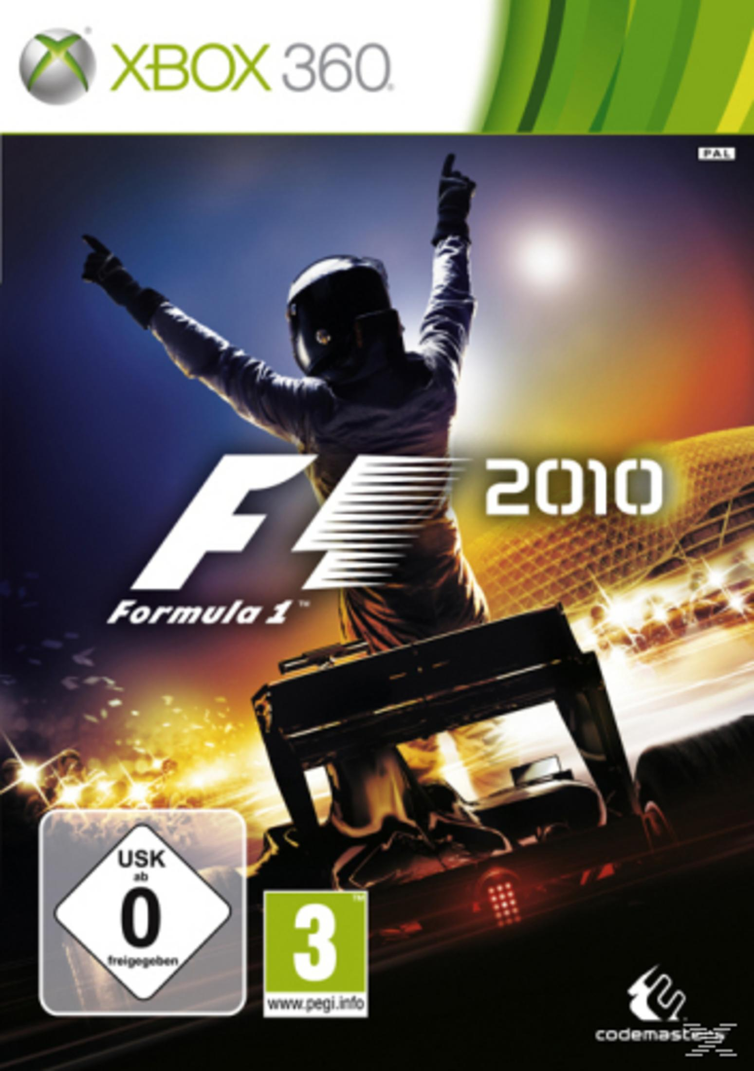 F1 2010 Spielcover: Rennfahrer mit Siegerpose vor Formel 1 Wagen