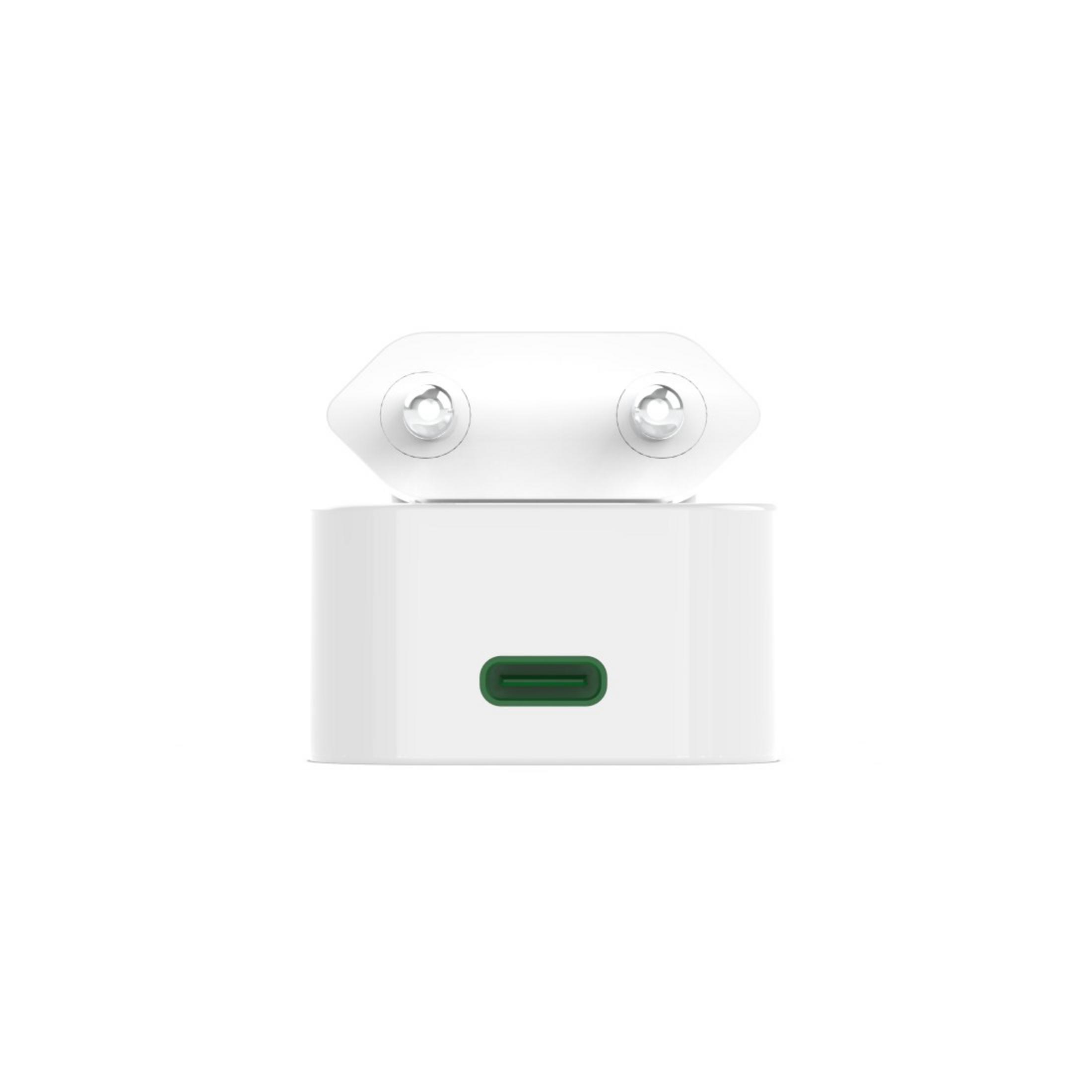 Biały adapter podróżny z dwoma metalowymi bolcami i zielonym portem USB-C.