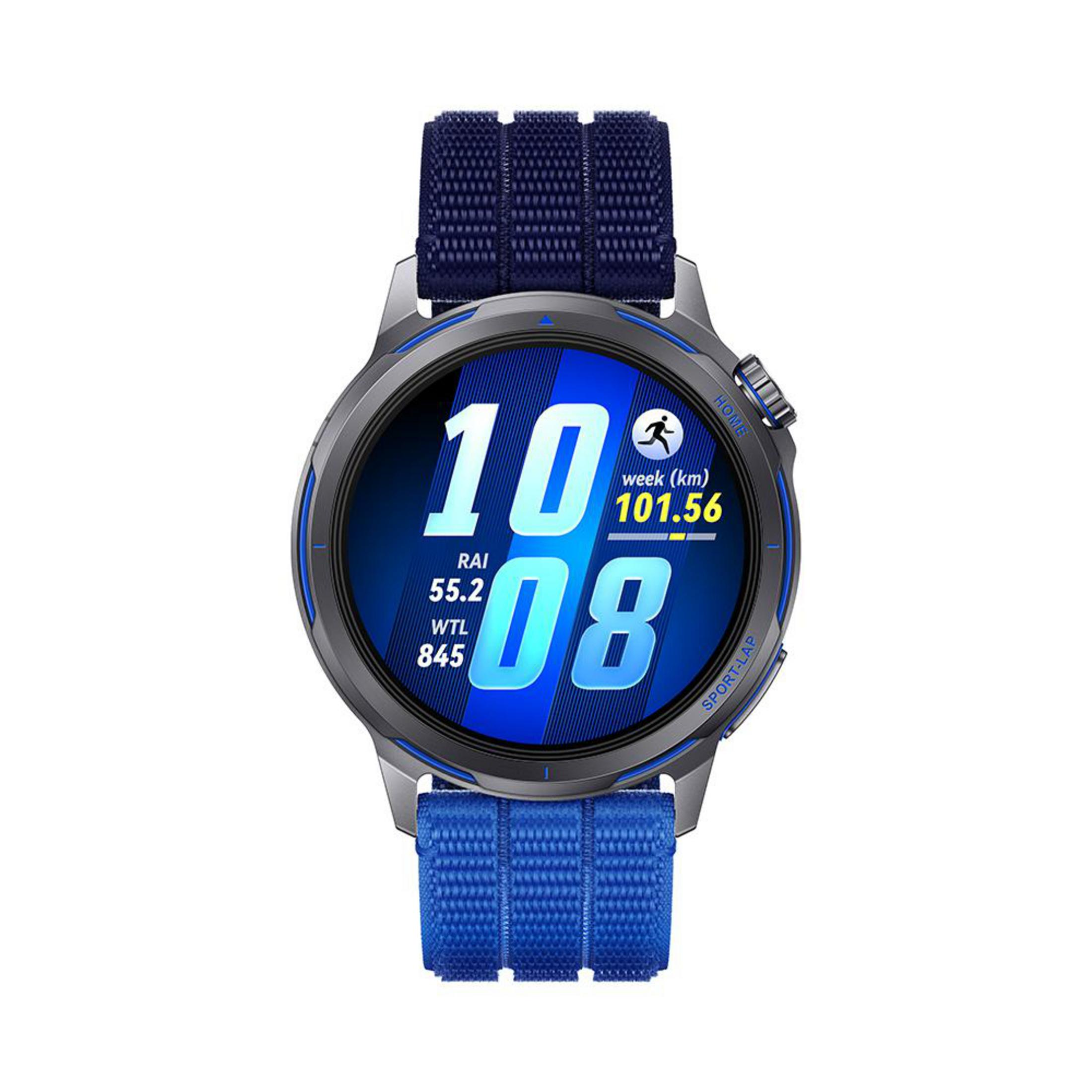 Smartwatch grigio con cinturino blu. Mostra ora 10:08, 101,56 km e altri dati.
