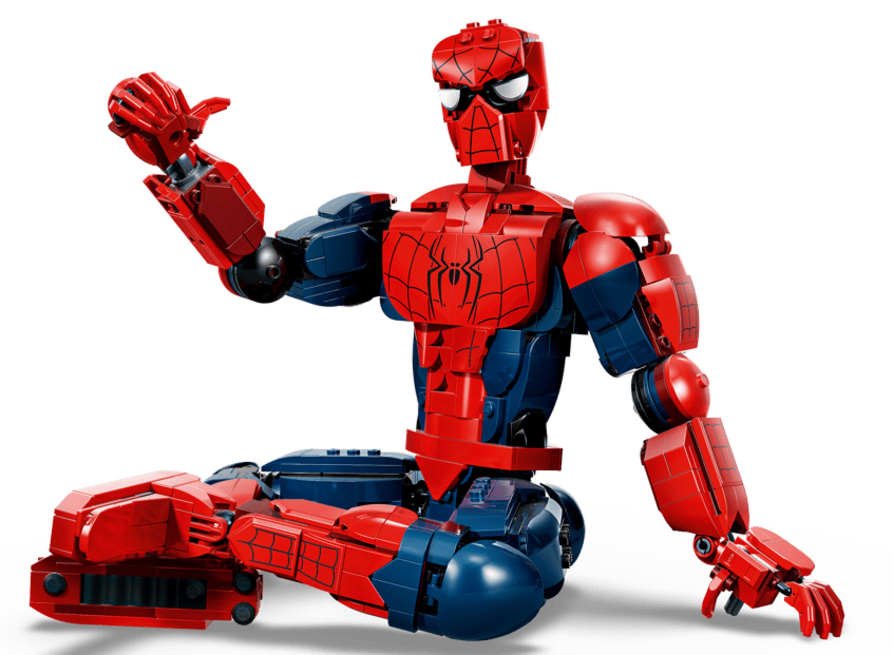 Un robot Lego di Spider-Man rosso e blu è seduto con un braccio alzato.
