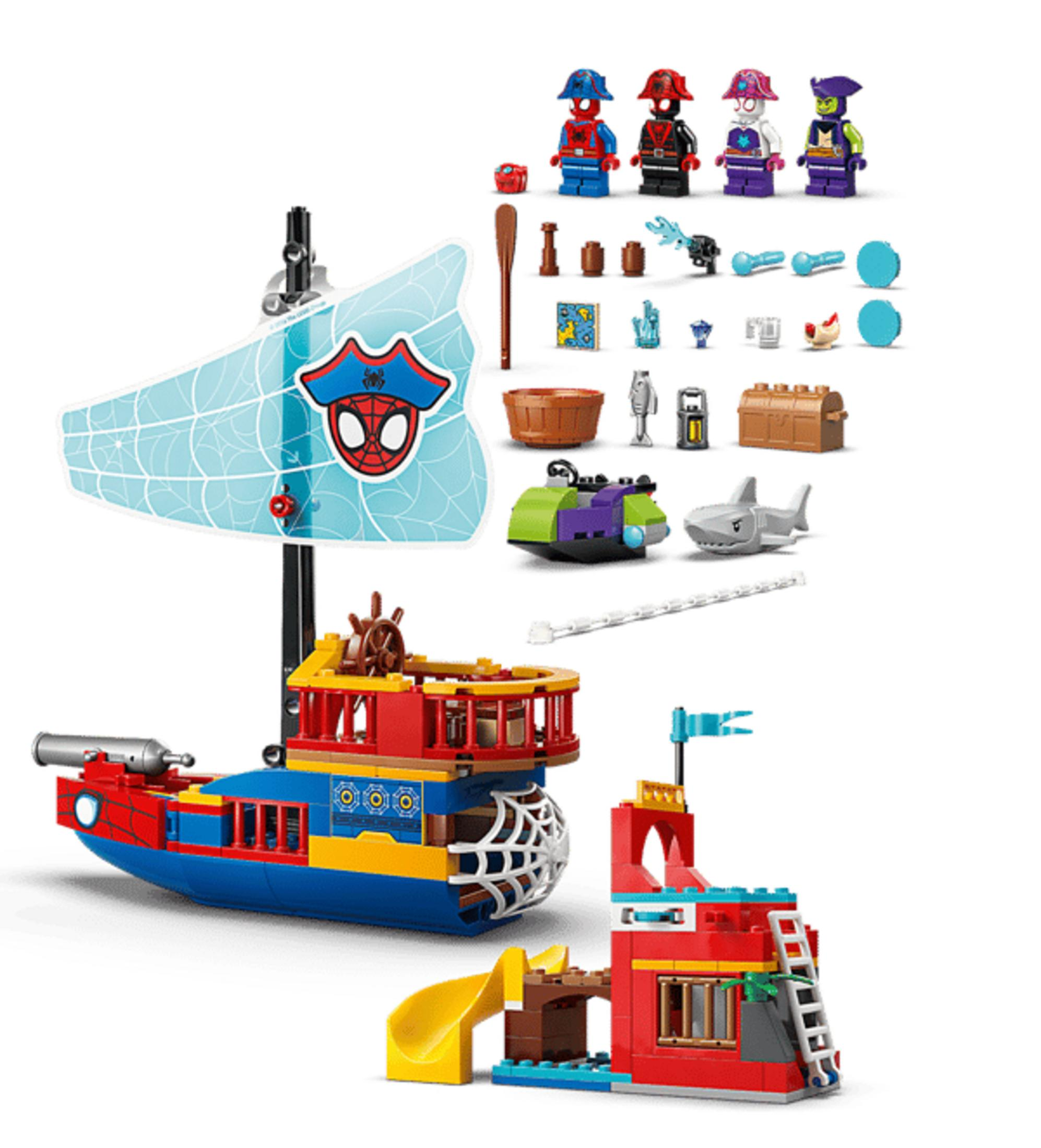 Un barco pirata de Lego con vela de Spiderman, figuras y accesorios sobre fondo blanco.