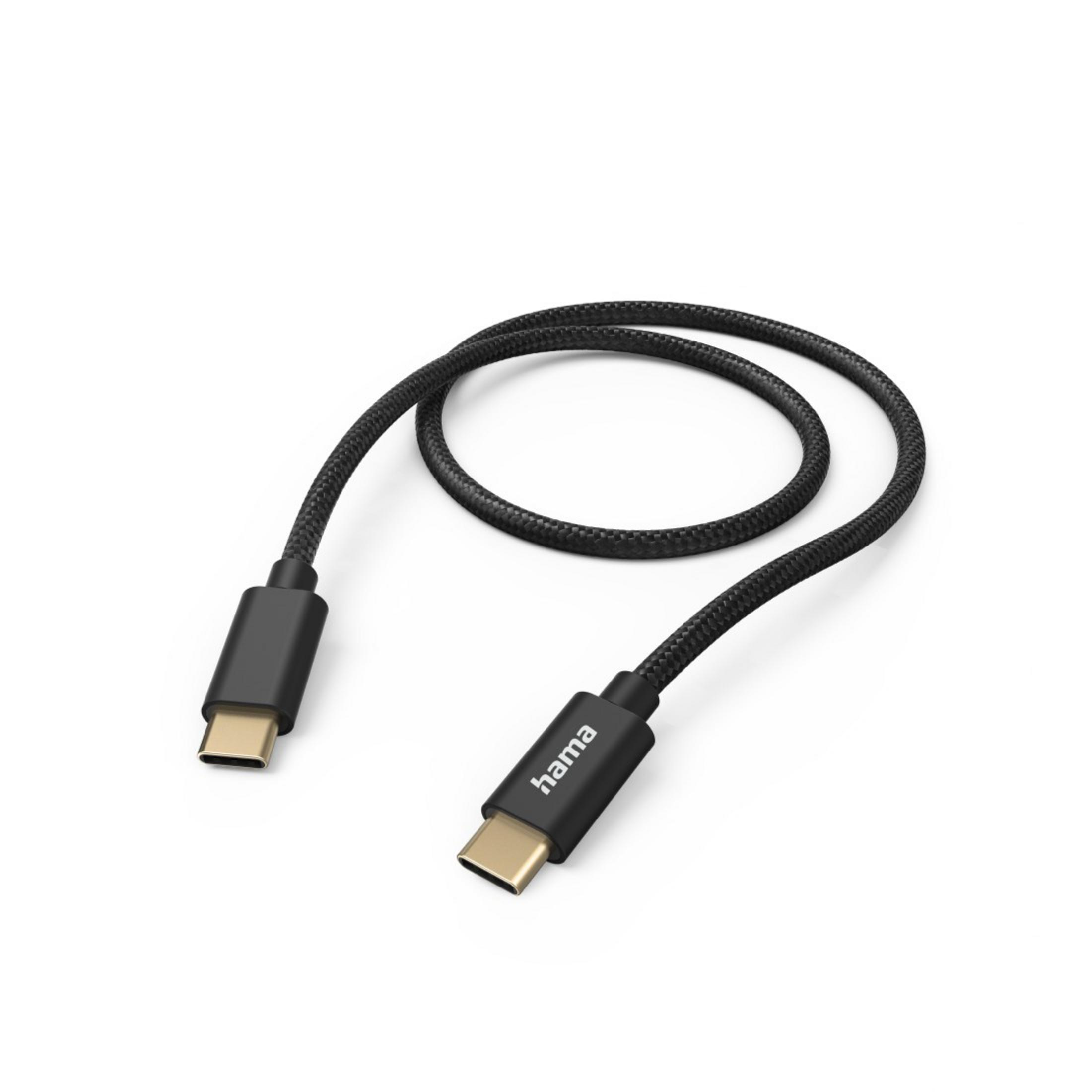 Un cavo USB-C nero con connettori dorati, adagiato su sfondo bianco.