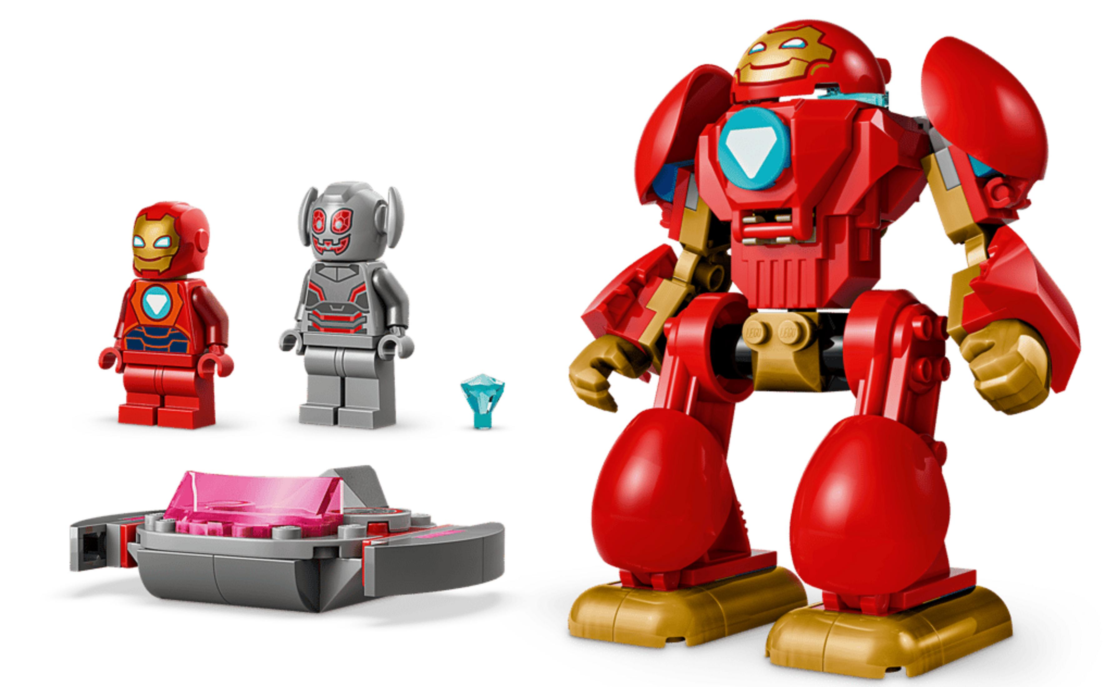 Iron Man, Ultron, un gioiello e un mech rosso con accenti dorati.