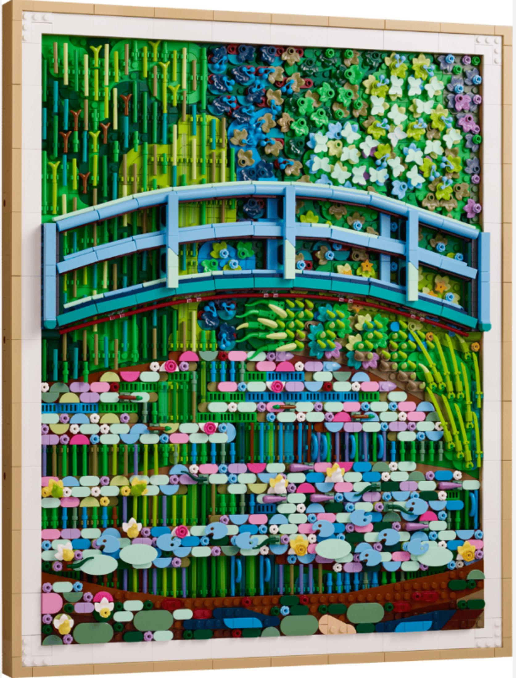 Una imagen de Lego de un puente japonés sobre un estanque con nenúfares y mariposas.