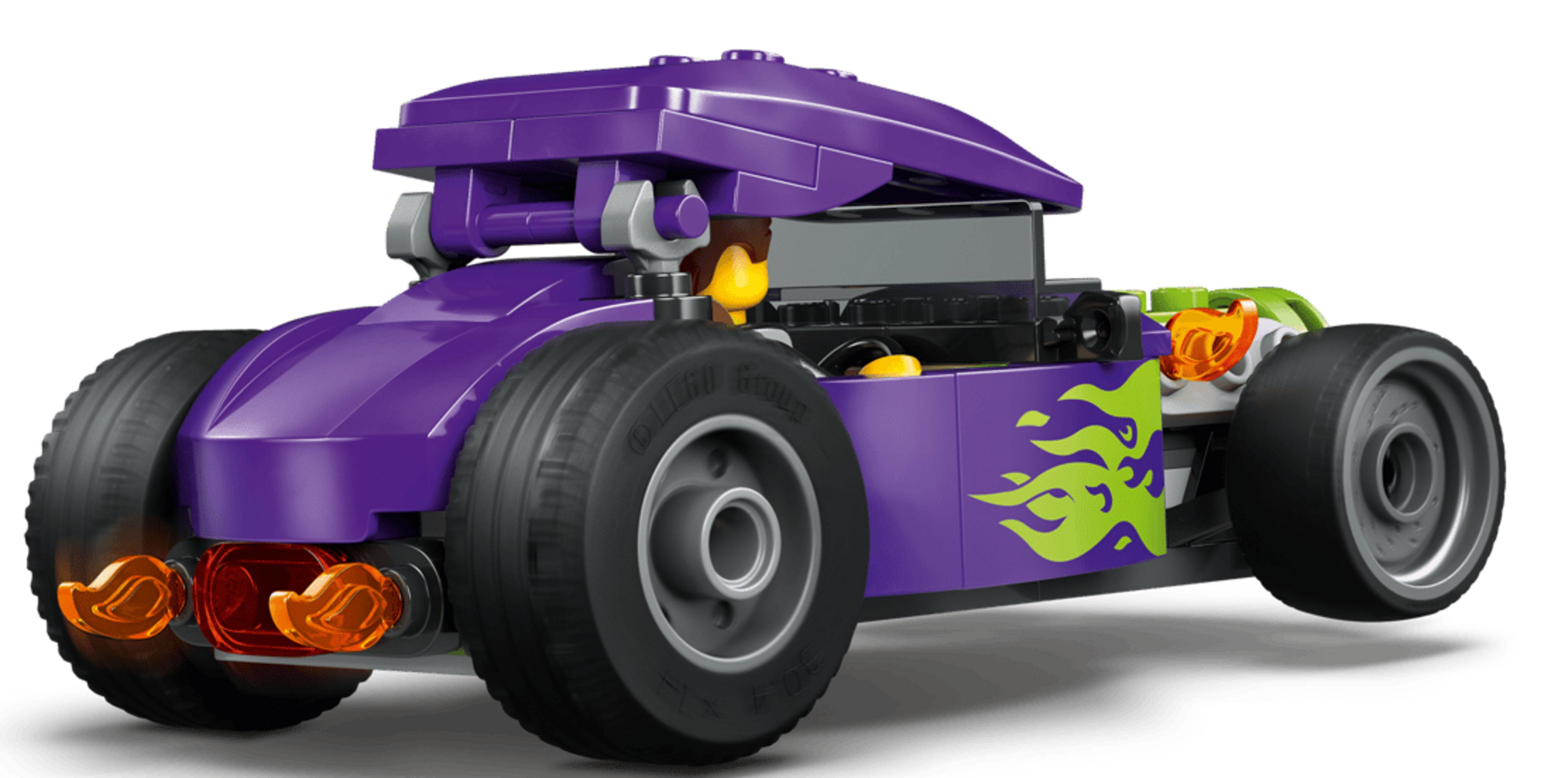 Coche de carreras Lego morado con llamas verdes y luces naranjas.