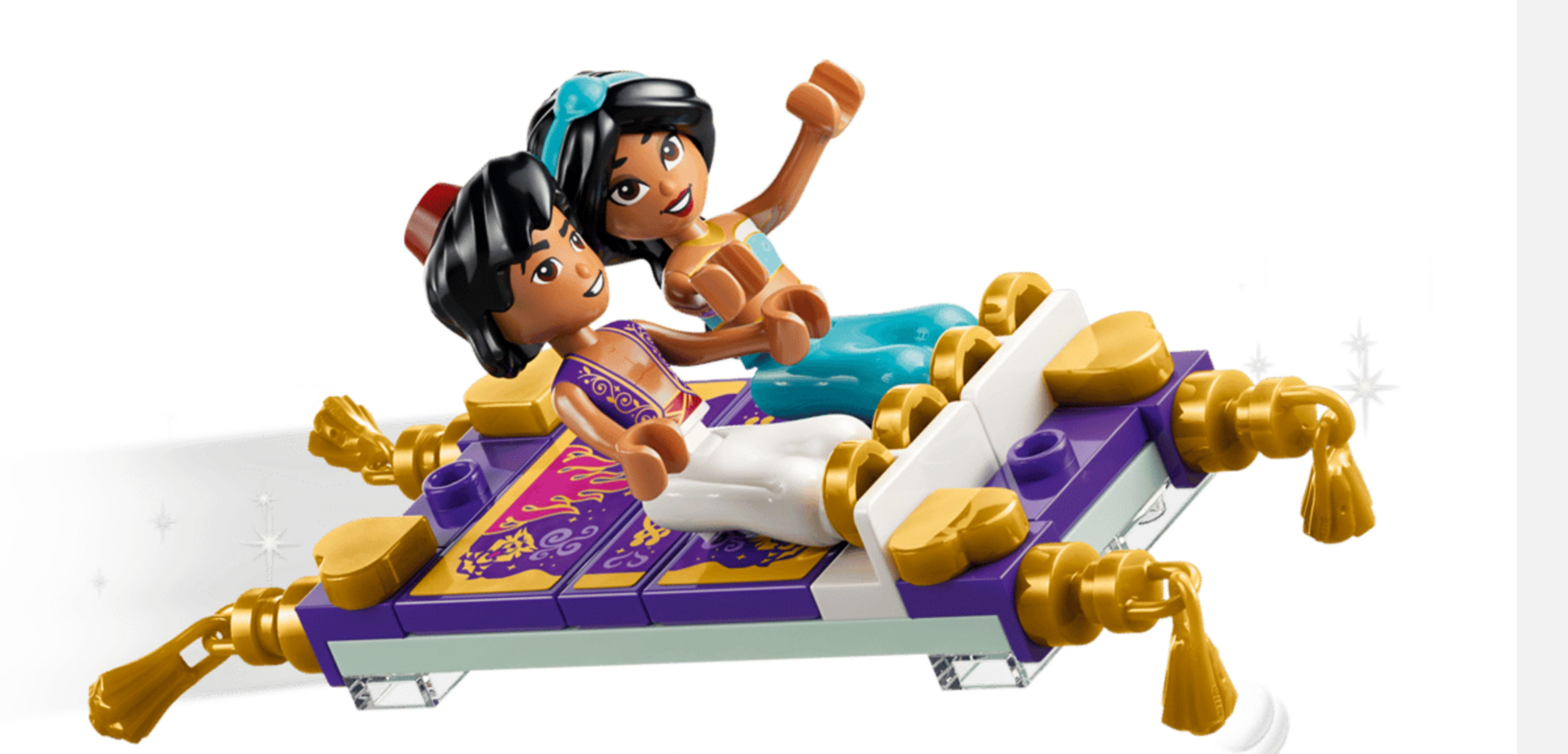 Due figure Lego, Aladdin e Jasmine, volano su un tappeto magico viola e oro.