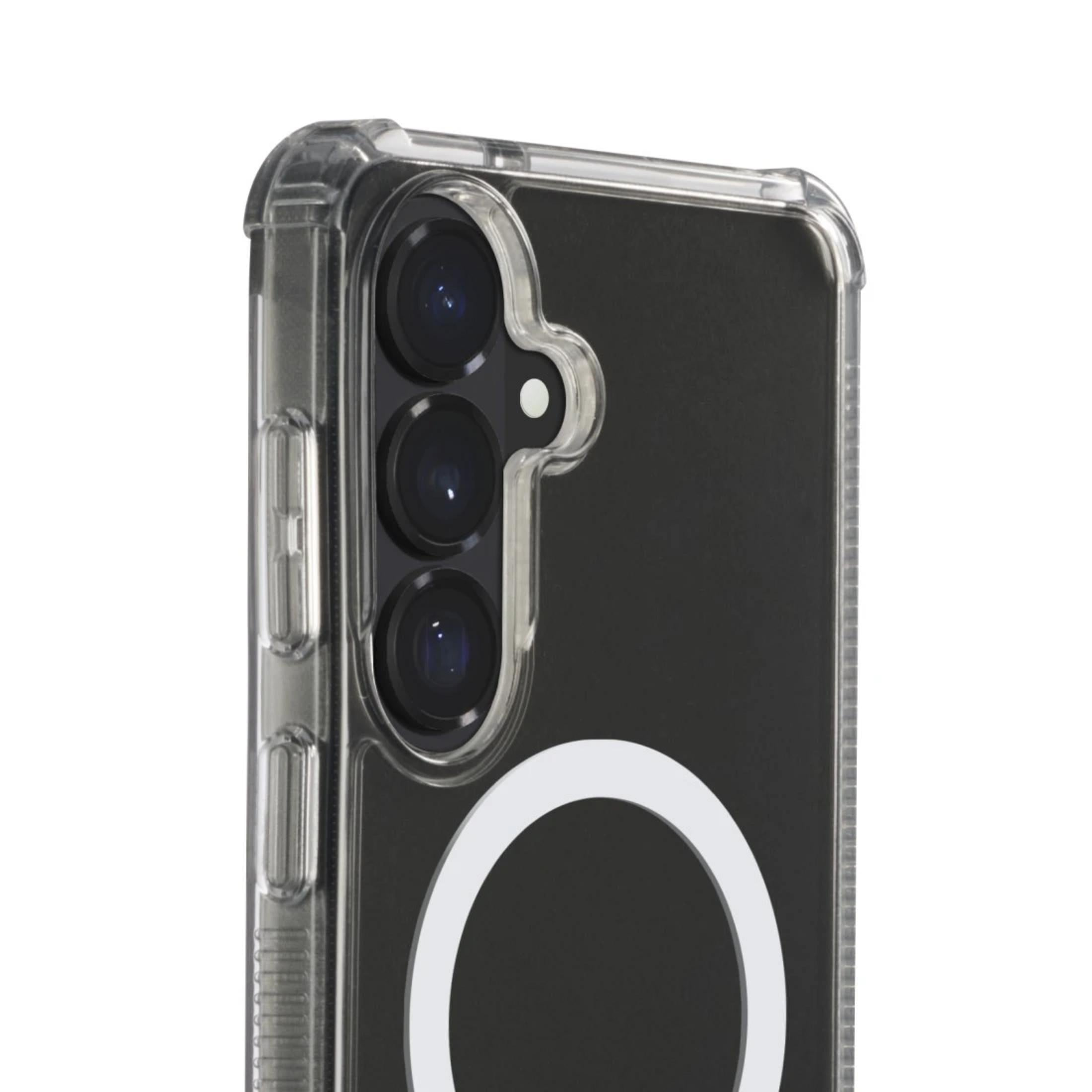 Primo piano di una custodia trasparente per telefono con tre fotocamere e un anello bianco.