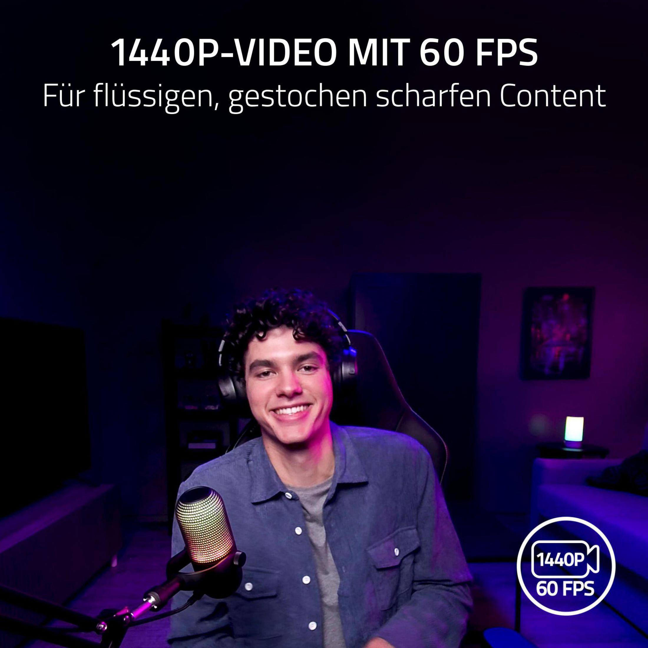 Uomo con cuffie davanti a un microfono, pubblicità 1440p 60 FPS.