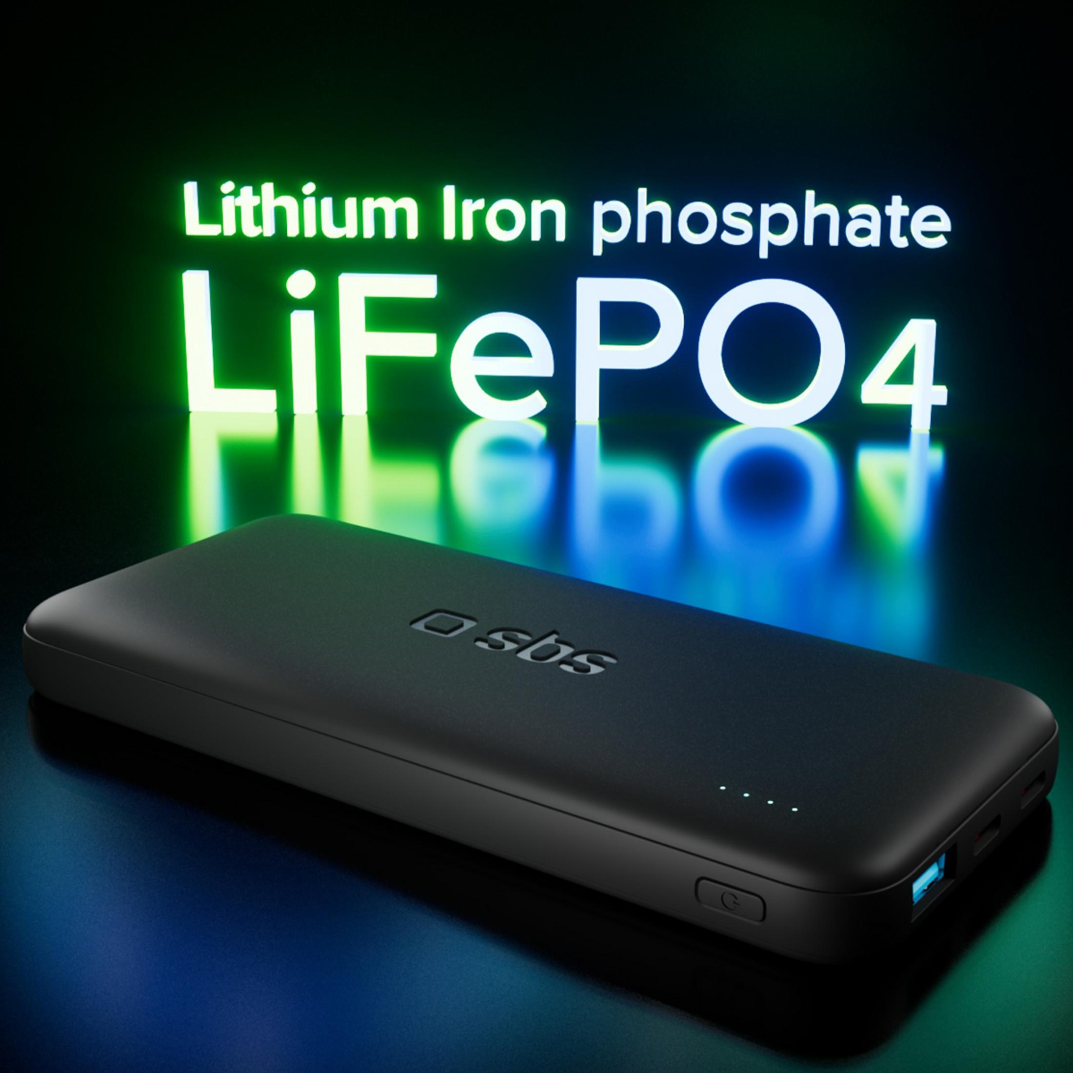 Power bank nero con testo "LiFePO4" e logo SBS, illuminato da luce verde e blu.