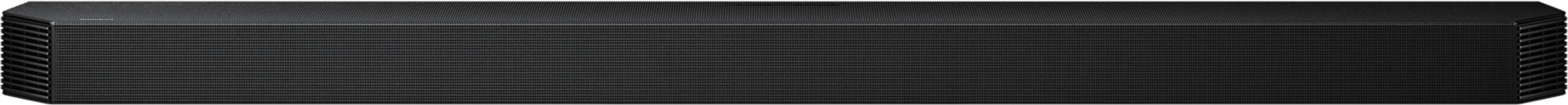Una soundbar nera rettangolare con lati scanalati e griglia anteriore perforata.