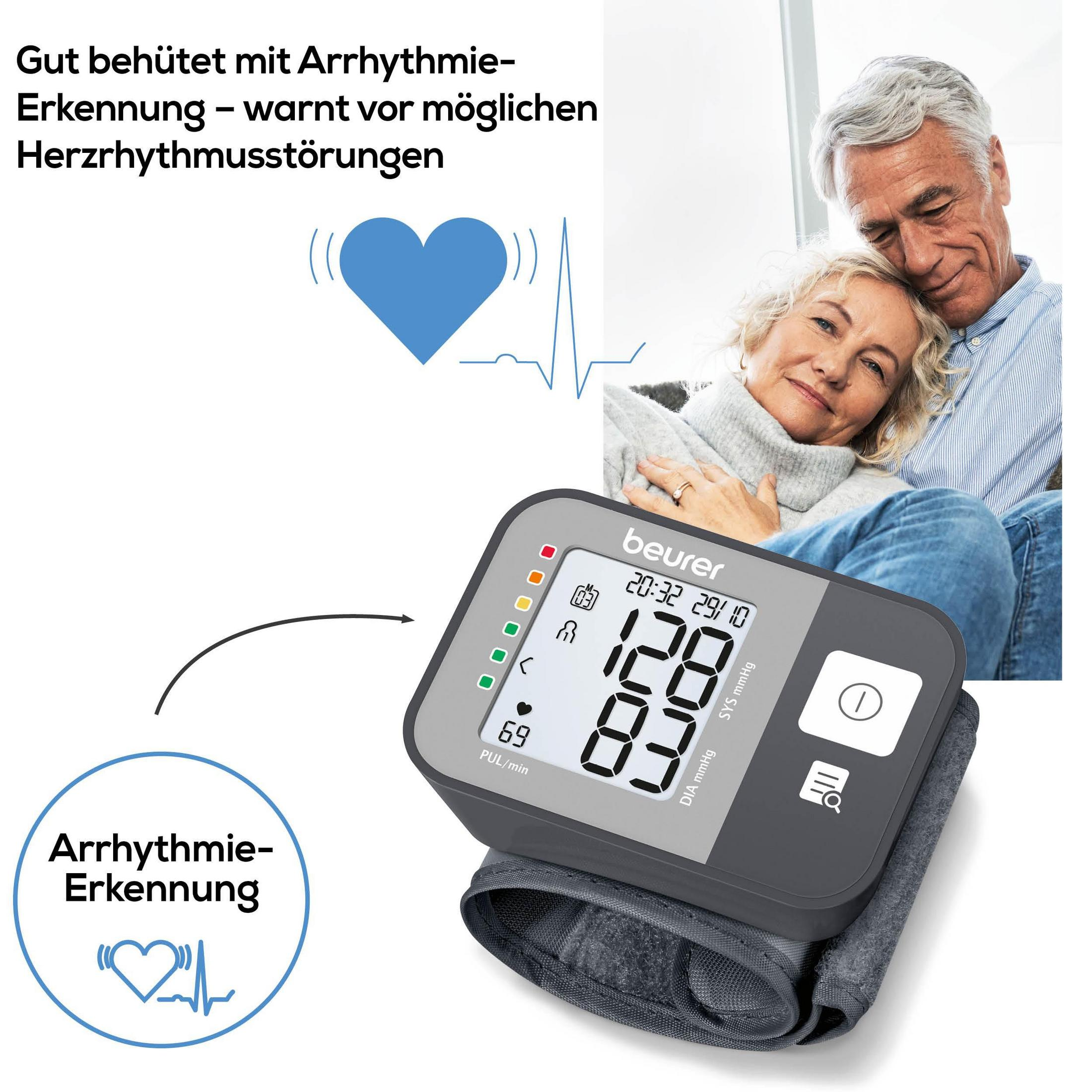 Ein älteres Paar umarmt sich, ein Beurer-Blutdruckmessgerät liegt daneben.