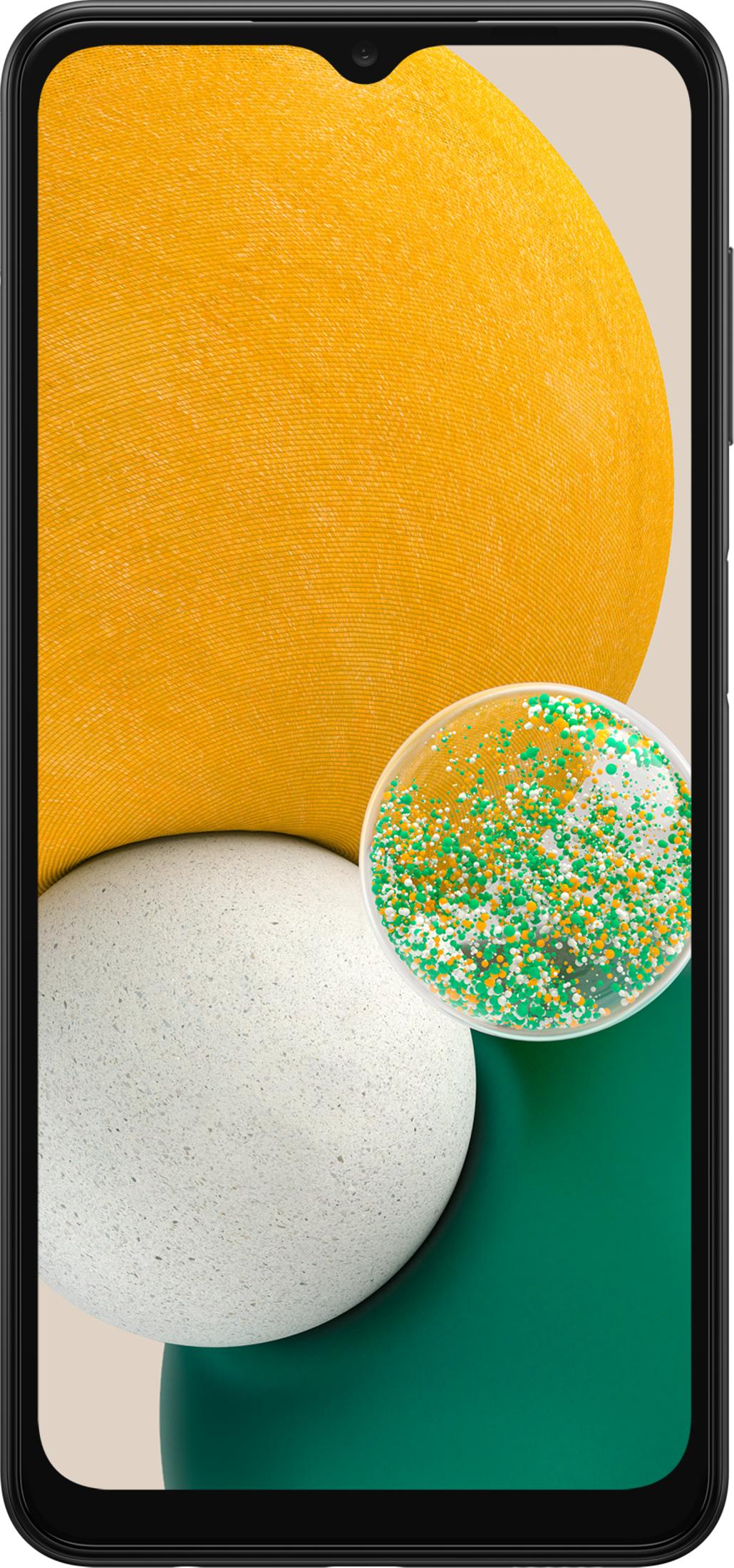 Un smartphone con fondo amarillo texturizado y una esfera de purpurina.