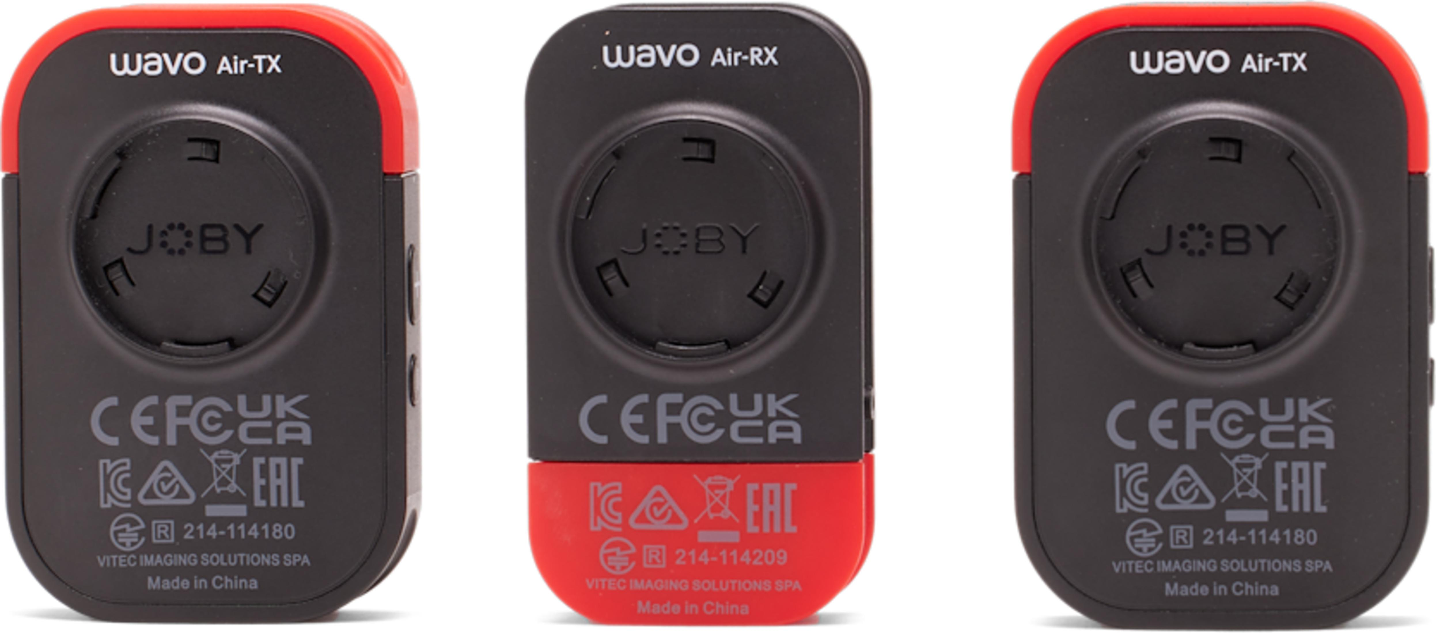 Tres dispositivos Wavo Air-TX/RX negros y rojos uno al lado del otro, con logo JoBy.