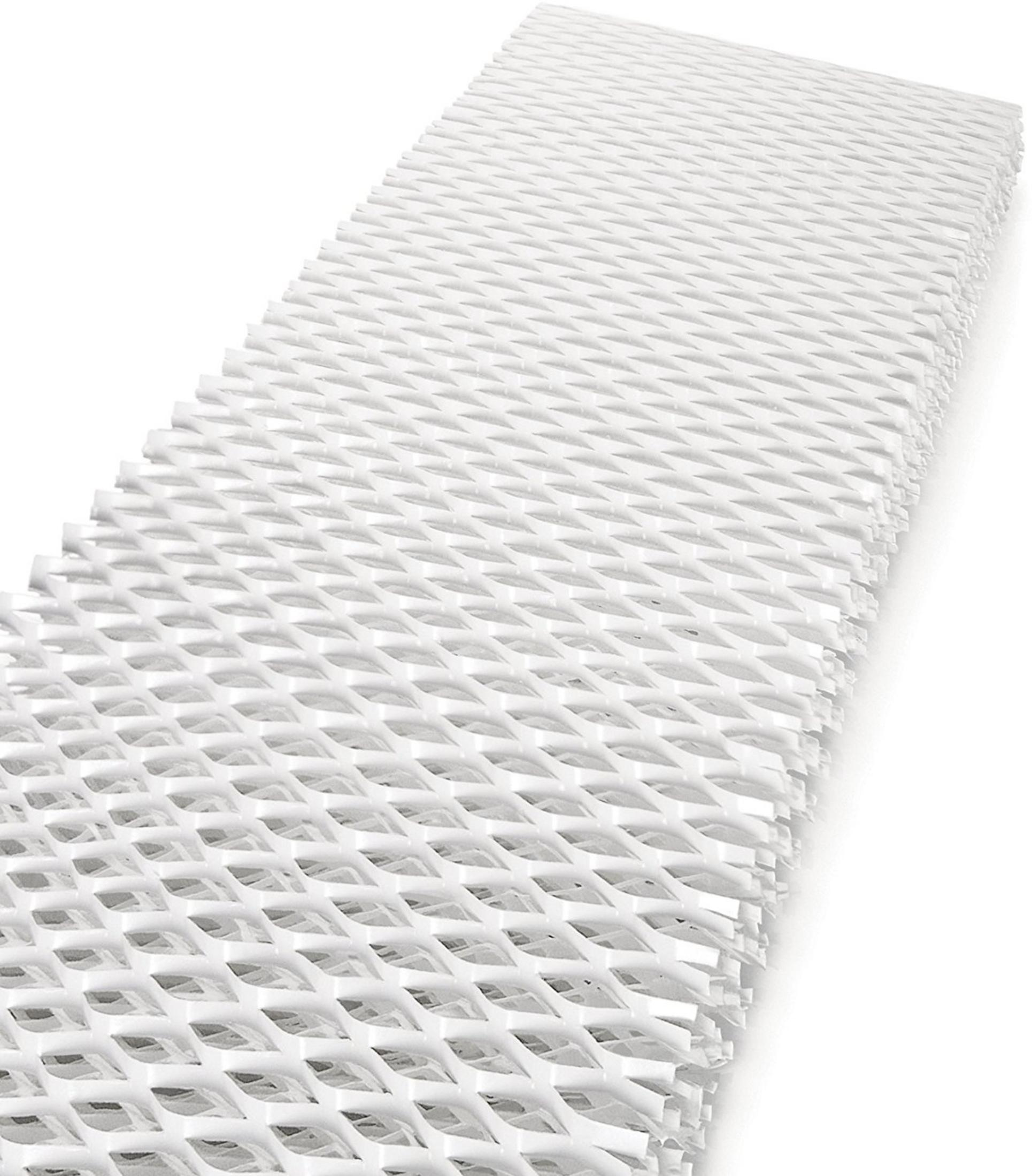 Un tapis blanc texturé avec des motifs de losanges répétés, s'étendant au loin.