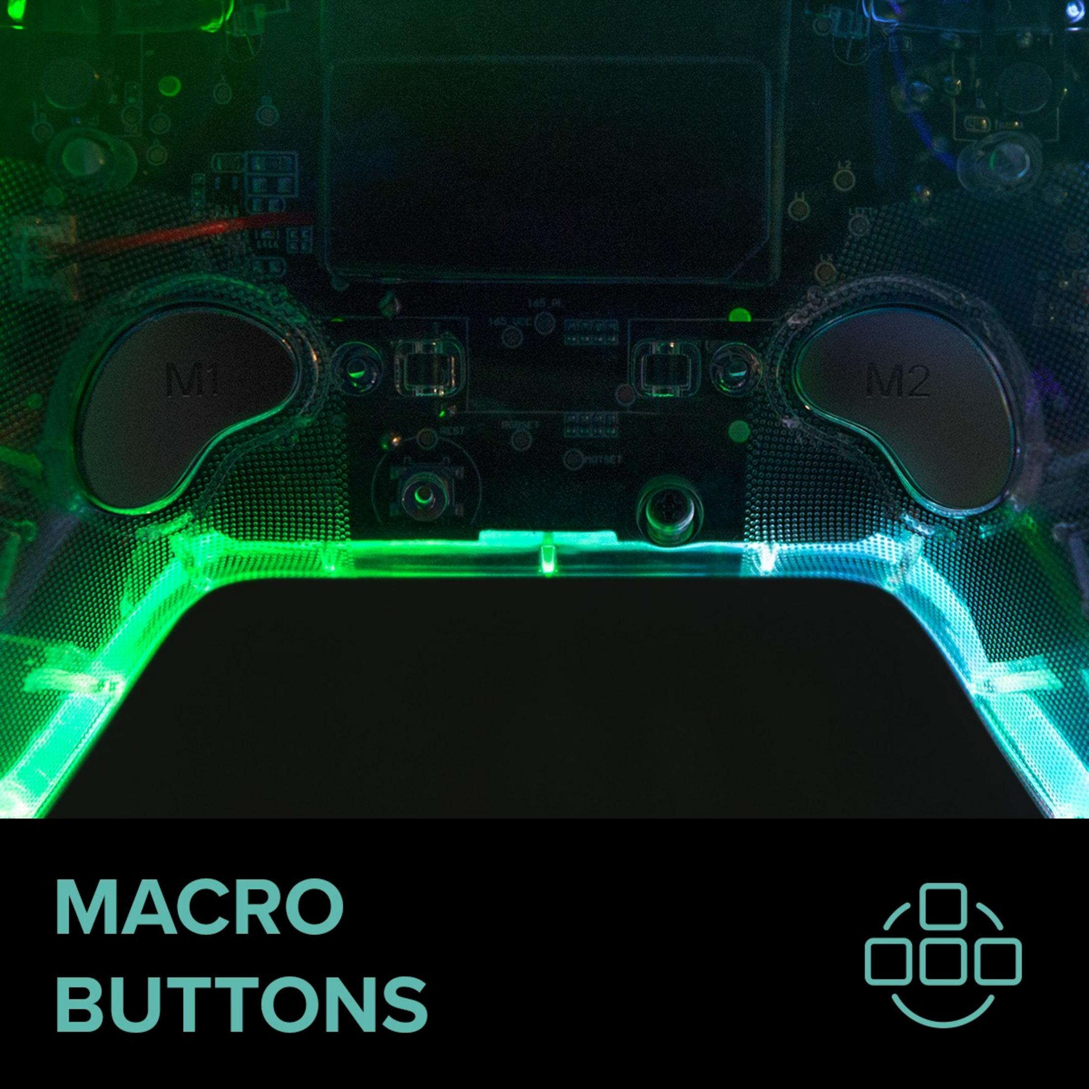 Een gamecontroller met macroknoppen en groene verlichting.