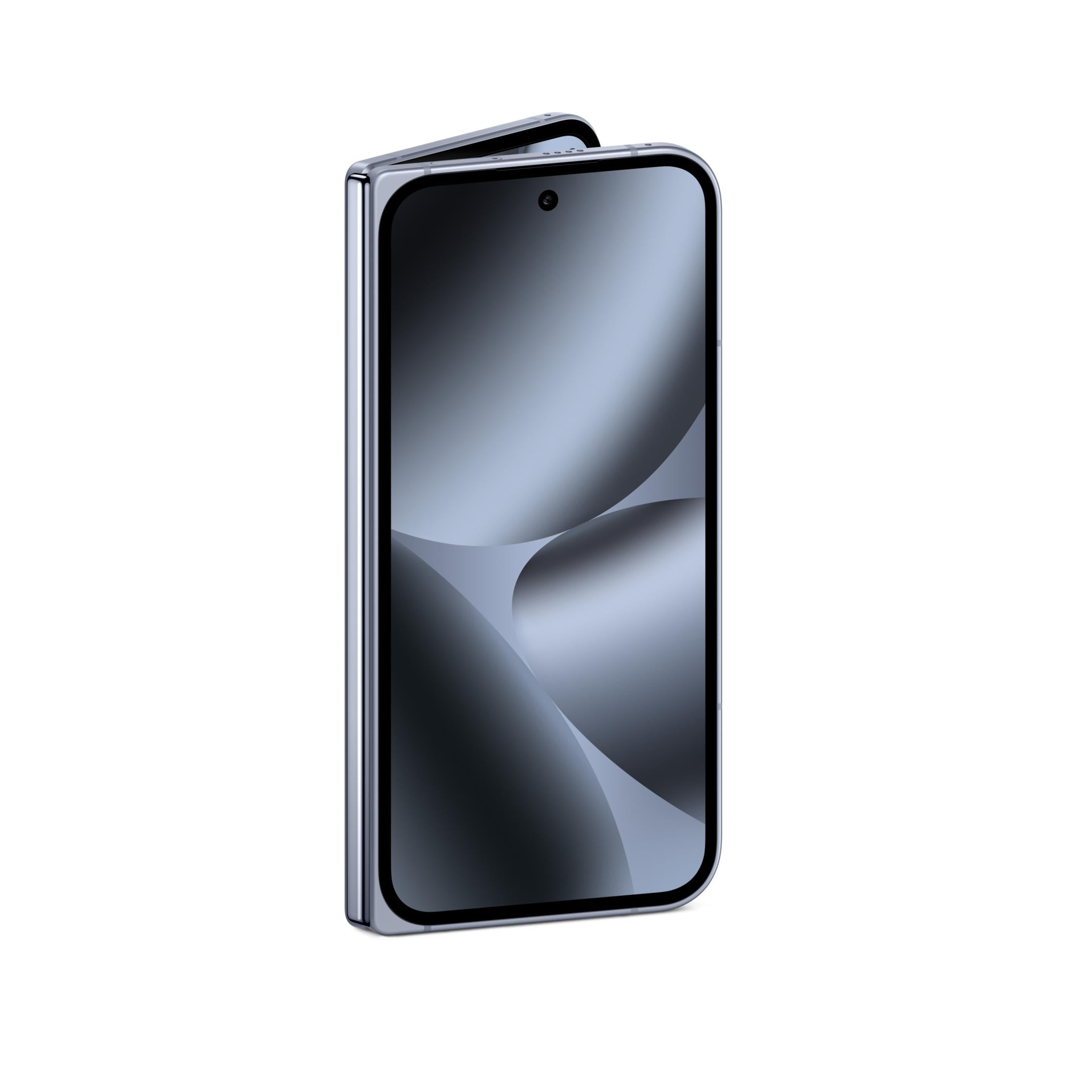 Een zilveren opvouwbare telefoon met gesloten scherm staat op een witte achtergrond.