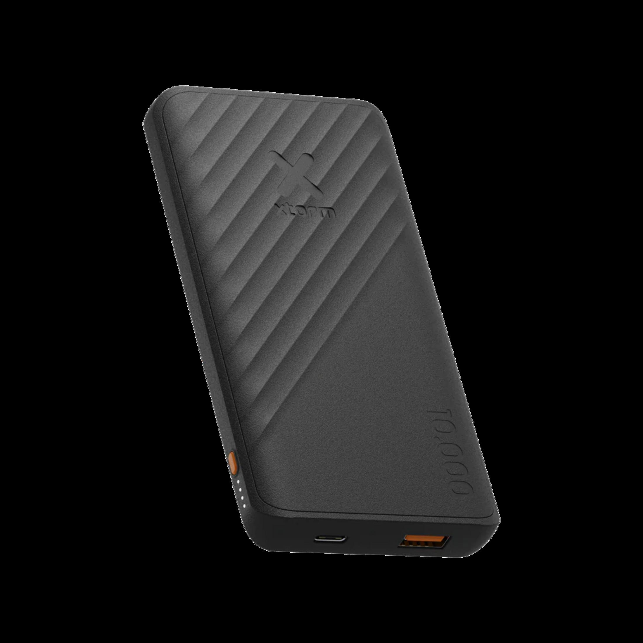 Power bank nero con texture a coste e porte USB.