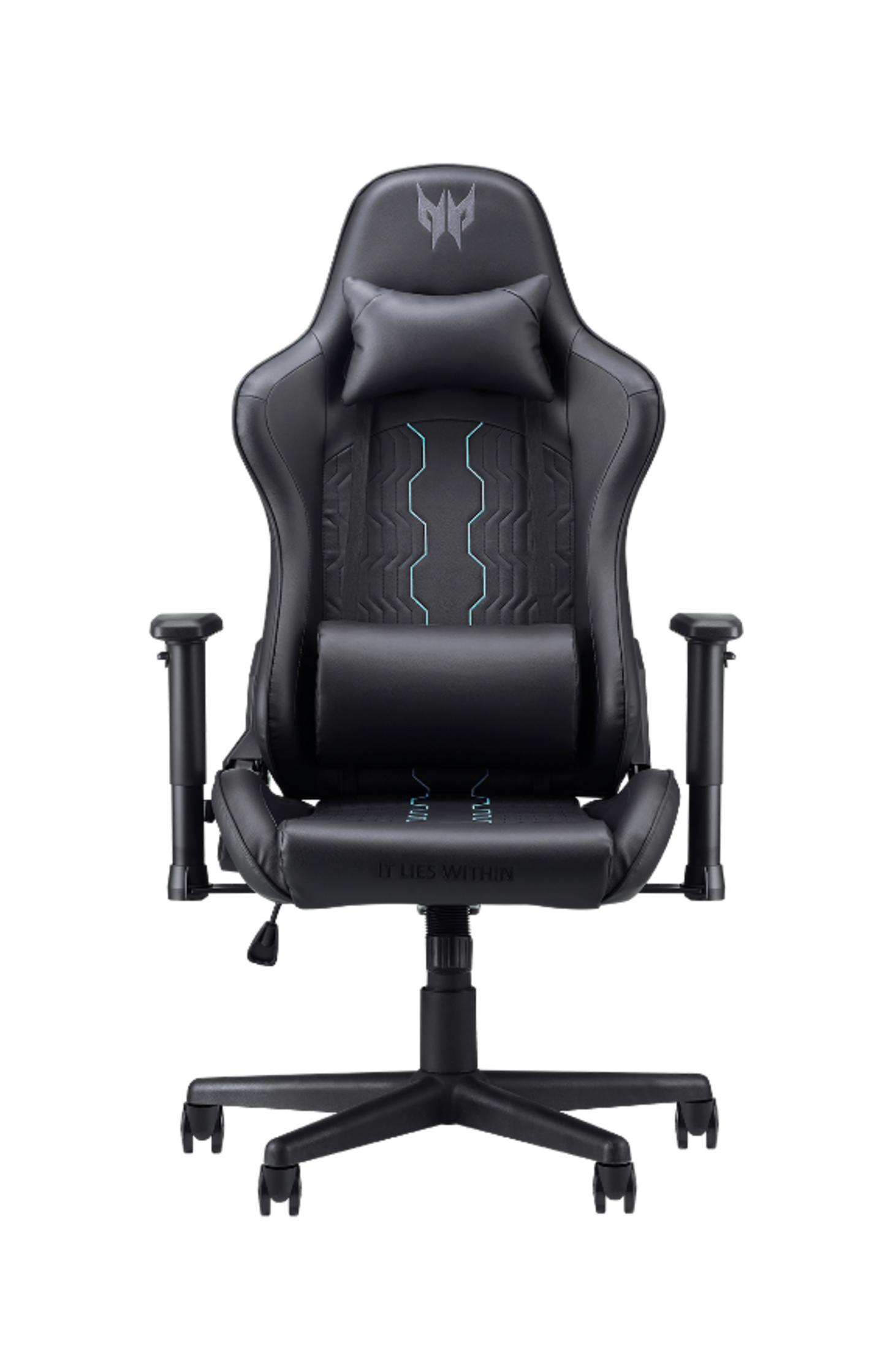 Silla gamer negra con cojín lumbar, reposacabezas y detalles azules.