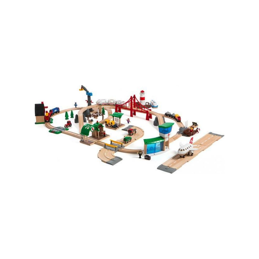 Holzeisenbahn-Set mit Zügen, Flugzeug, Brücke, Kran und Gebäuden.