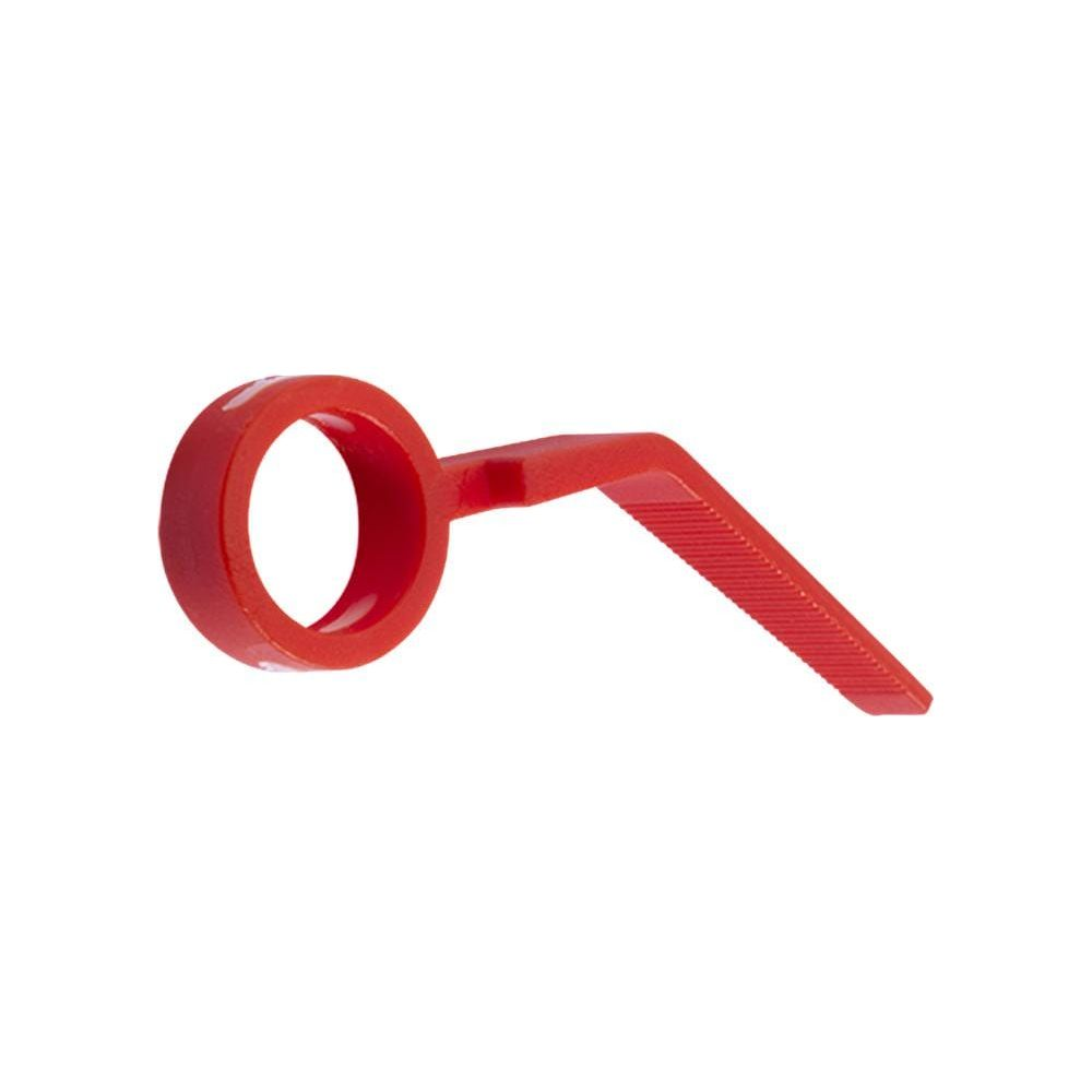 Un outil rouge avec une poignée circulaire et un manche denté.