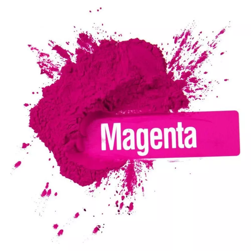 Una pila de polvo magenta vibrante con salpicaduras. Un rectángulo magenta con "Magenta" en texto blanco.