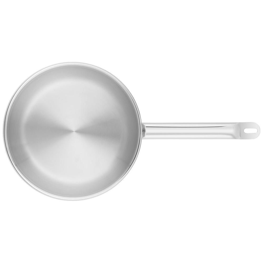 Eine silberne Bratpfanne mit einem langen Griff, von oben gesehen.