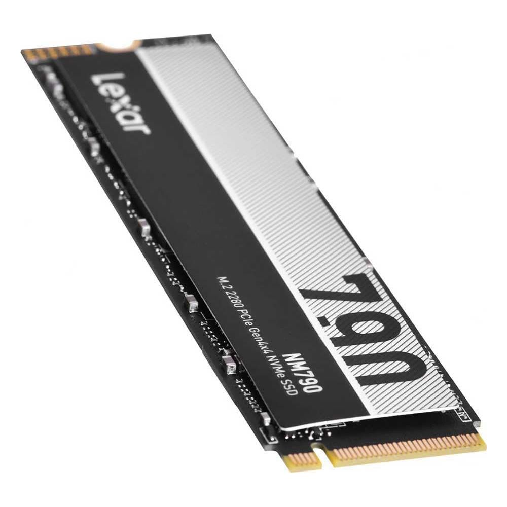Lexar NM790 SSD, M.2 2280 PCIe Gen4x4 NVMe, mit silbernem Kühlkörper.
