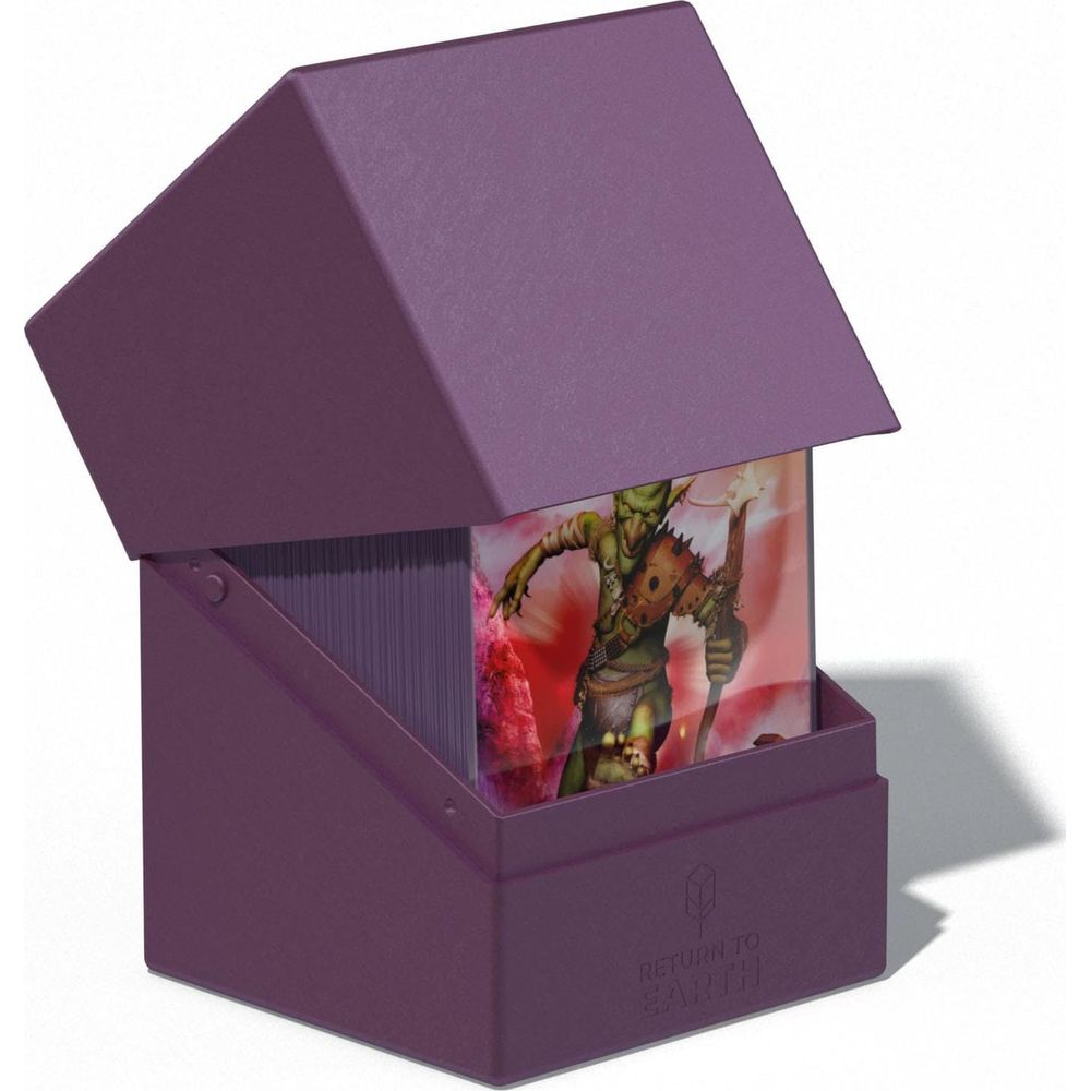 Boîte violette pour jeux de cartes avec couvercle ouvert, montrant une figurine de gobelin sur une carte.