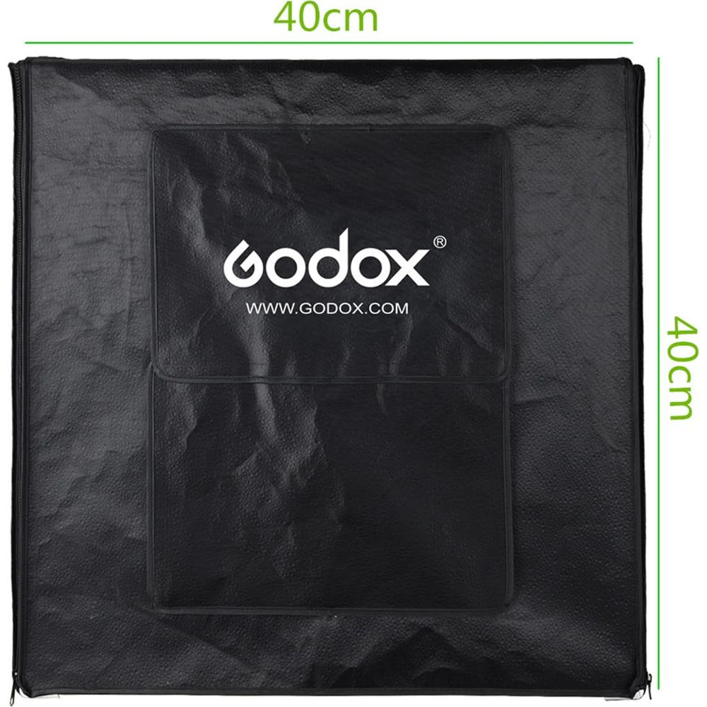 Eine schwarze 40cm x 40cm Godox Softbox mit Website-Namen.