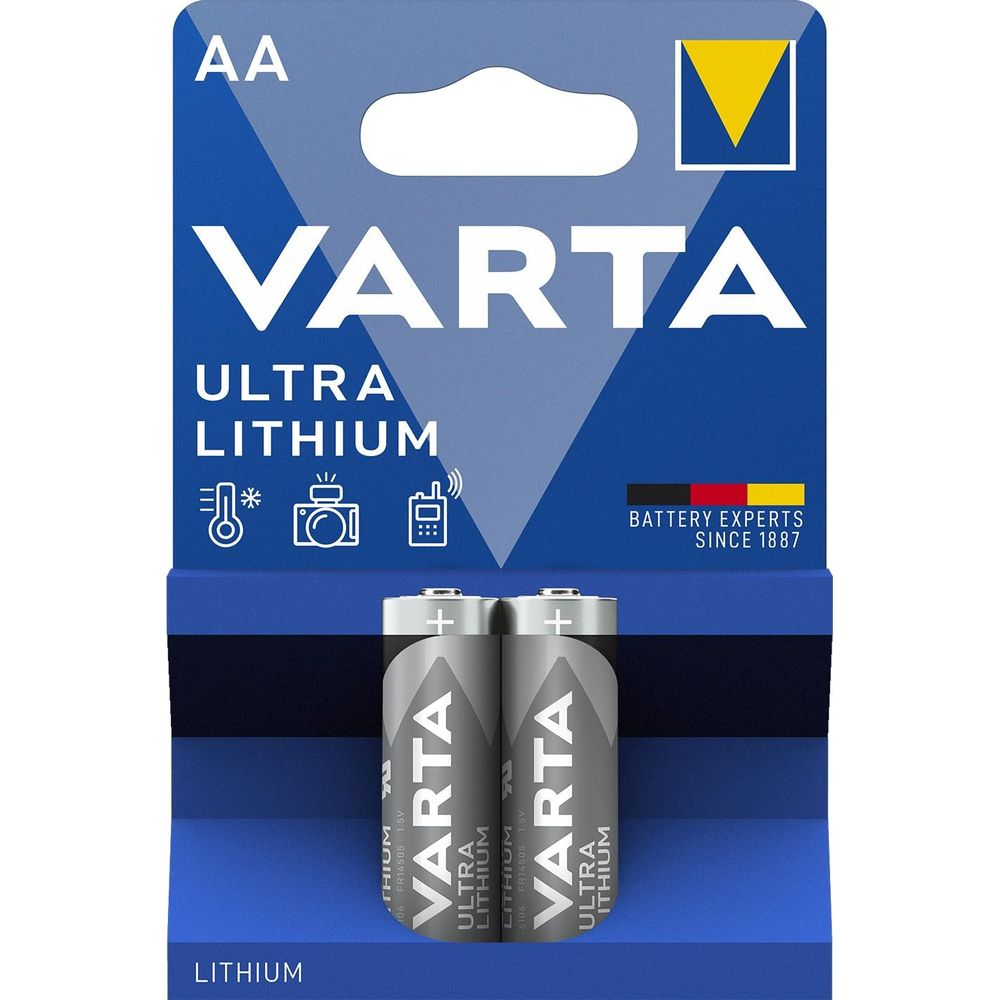 Dos pilas Varta AA Ultra Lithium en carcasa plateada con letras azules.