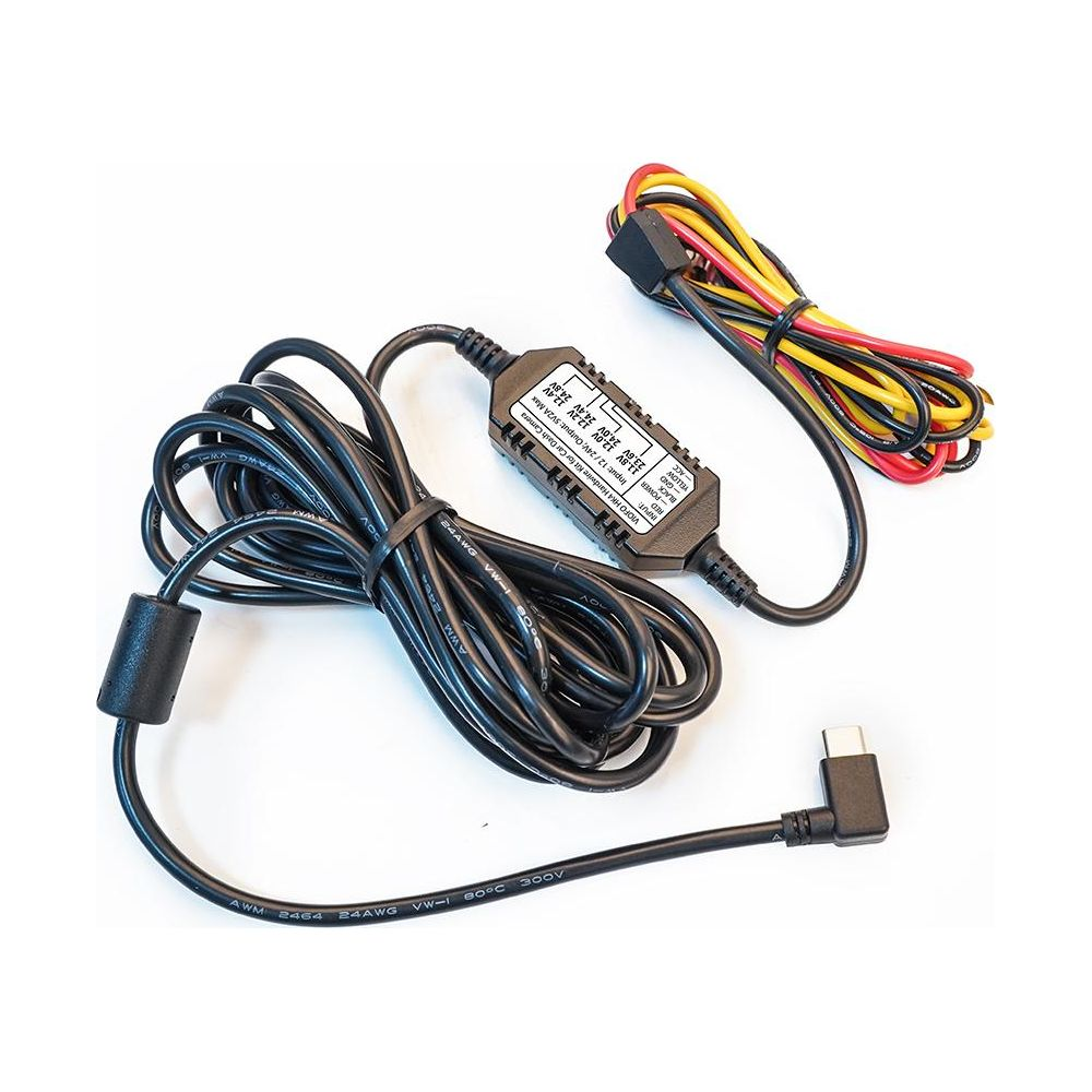 Un kit di cablaggio nero per dashcam per auto con connettore e adattatore.