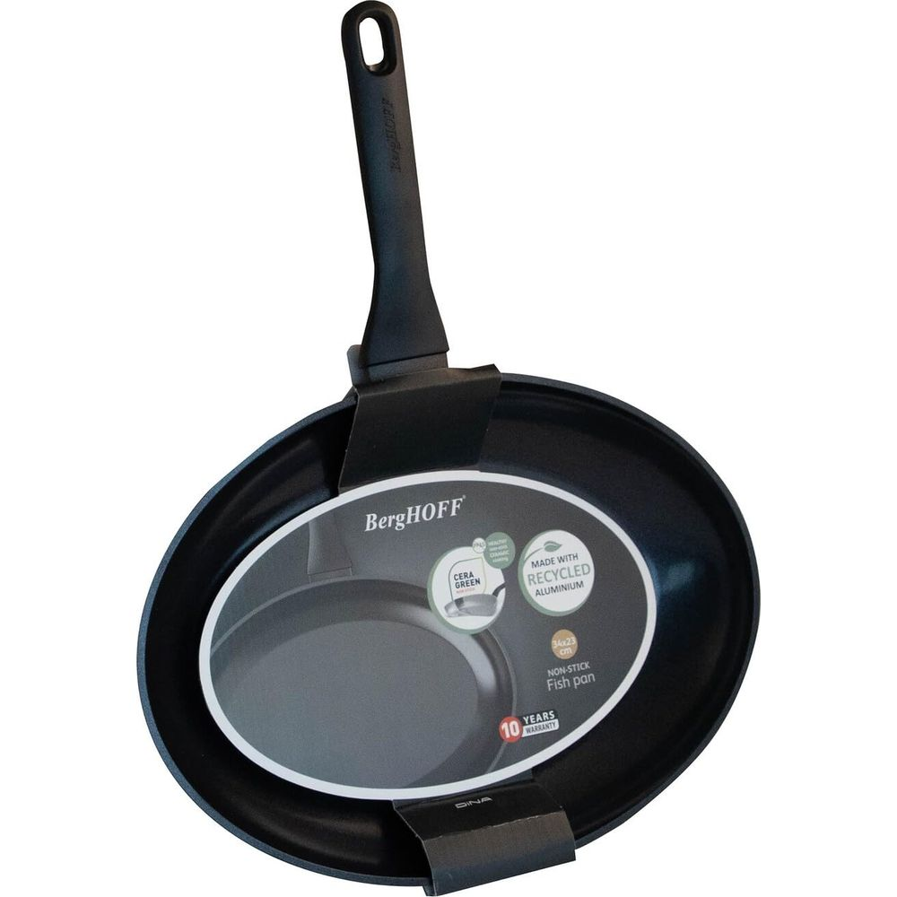 Black BergHOFF fish pan with black handle. Labels: Cera Green, Recycled Aluminium.
