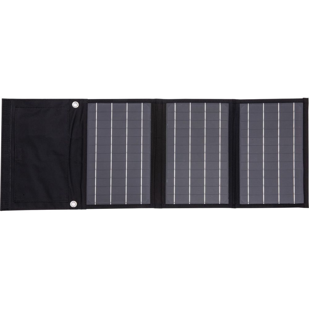 Un pannello solare pieghevole nero con quattro segmenti, tre con celle solari.