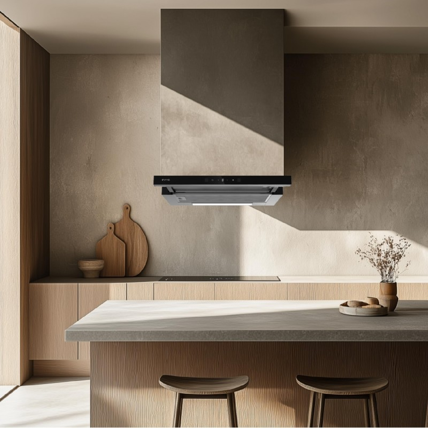 Cocina moderna con campana extractora, gabinetes de madera y una isla.