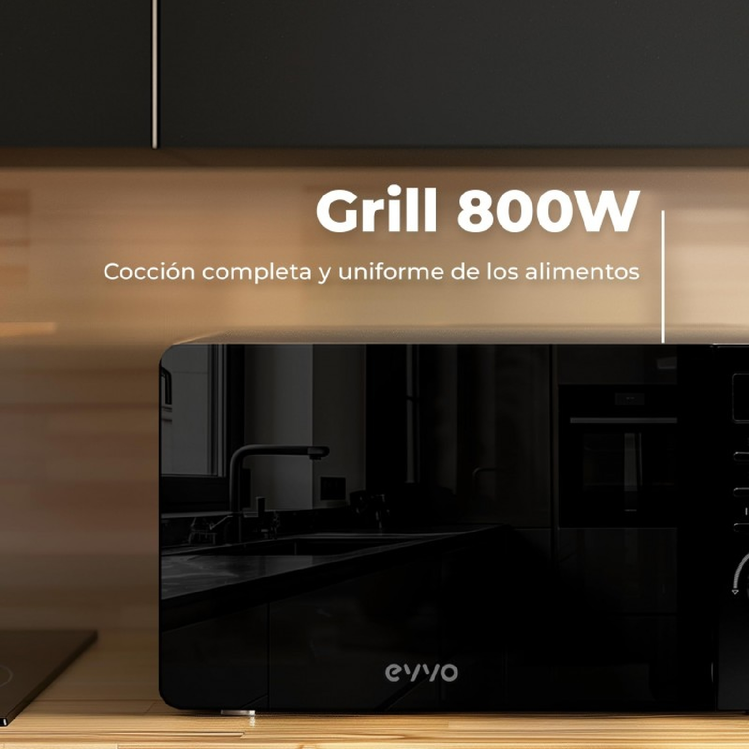Microondas negro con grill de 800W sobre encimera de madera.