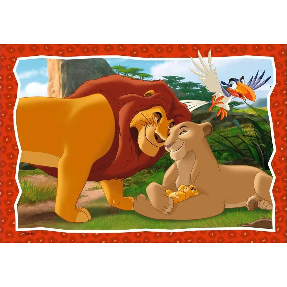 Famiglia di leoni con cucciolo e Zazu che vola. Un leone maschio, una leonessa, un cucciolo e Zazu.