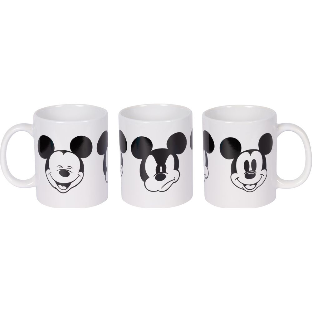 Drei weiße Tassen mit Mickey-Maus-Gesichtern in Schwarz.