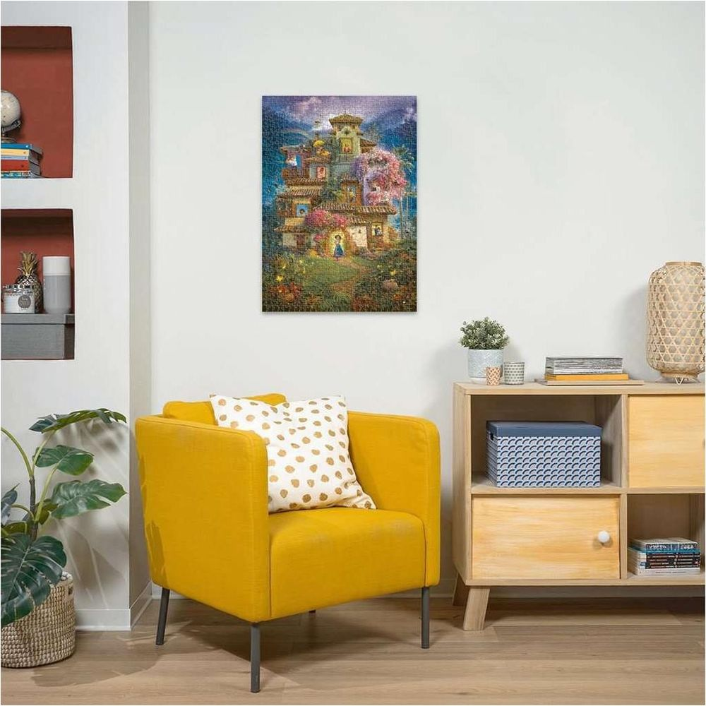 Un puzzle colorato raffigura una casa con giardino e una persona.