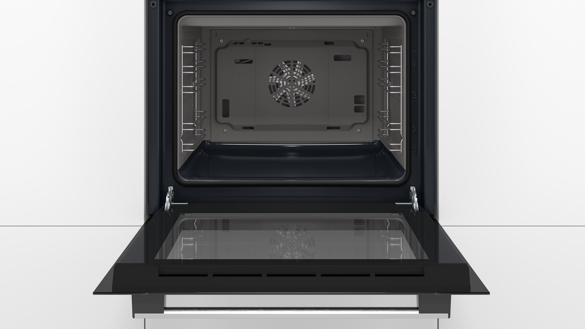 Forno da incasso aperto con porta in vetro, griglia estraibile e ventola.