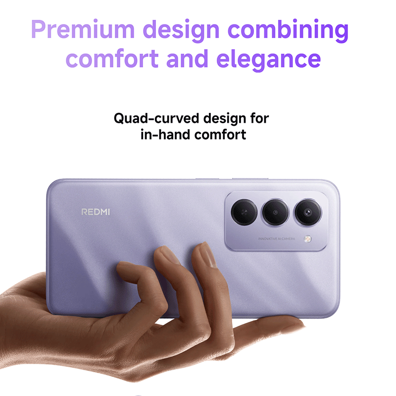 Eine Hand hält ein lavendelfarbenes Smartphone mit Dreifachkamera und Redmi-Logo.