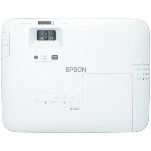 Un proyector Epson blanco con botones de control y pantalla digital.