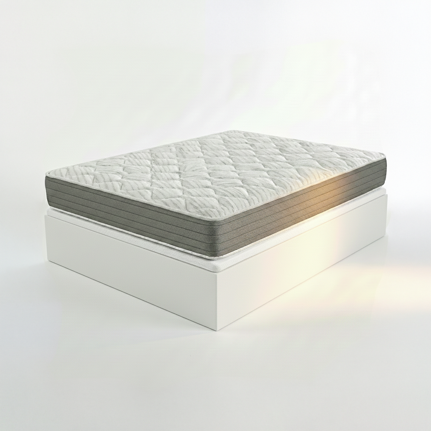 Un colchón blanco con borde gris sobre una base de cama blanca en fondo blanco.