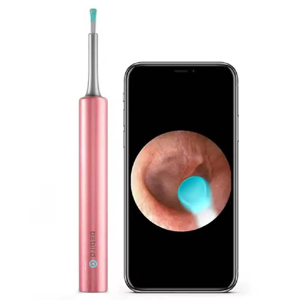 Bir kulağı gösteren akıllı telefonun yanında pembe kulak temizleme cihazı.
