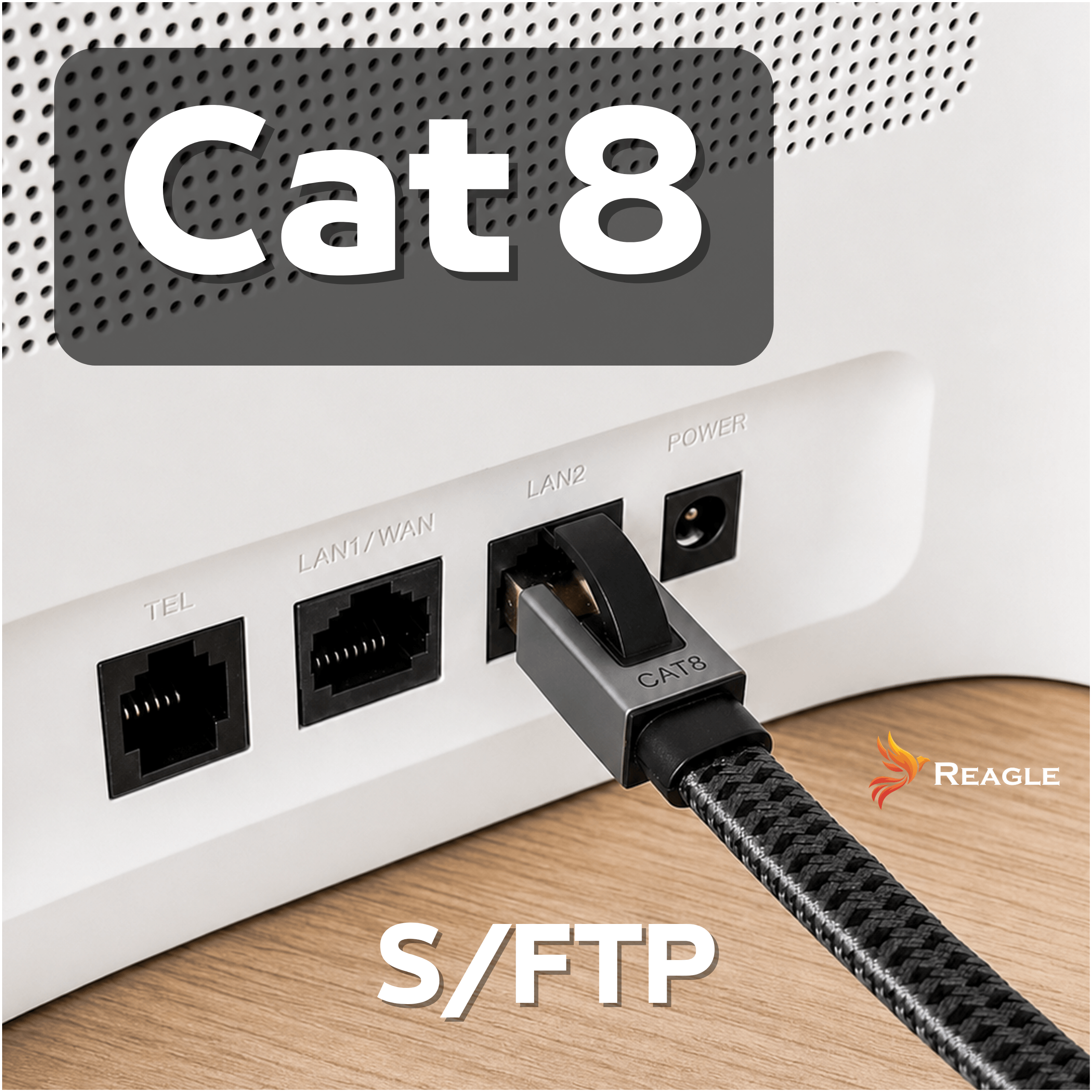 Ein Cat 8 S/FTP-Netzwerkkabel wird in einen Router eingesteckt.