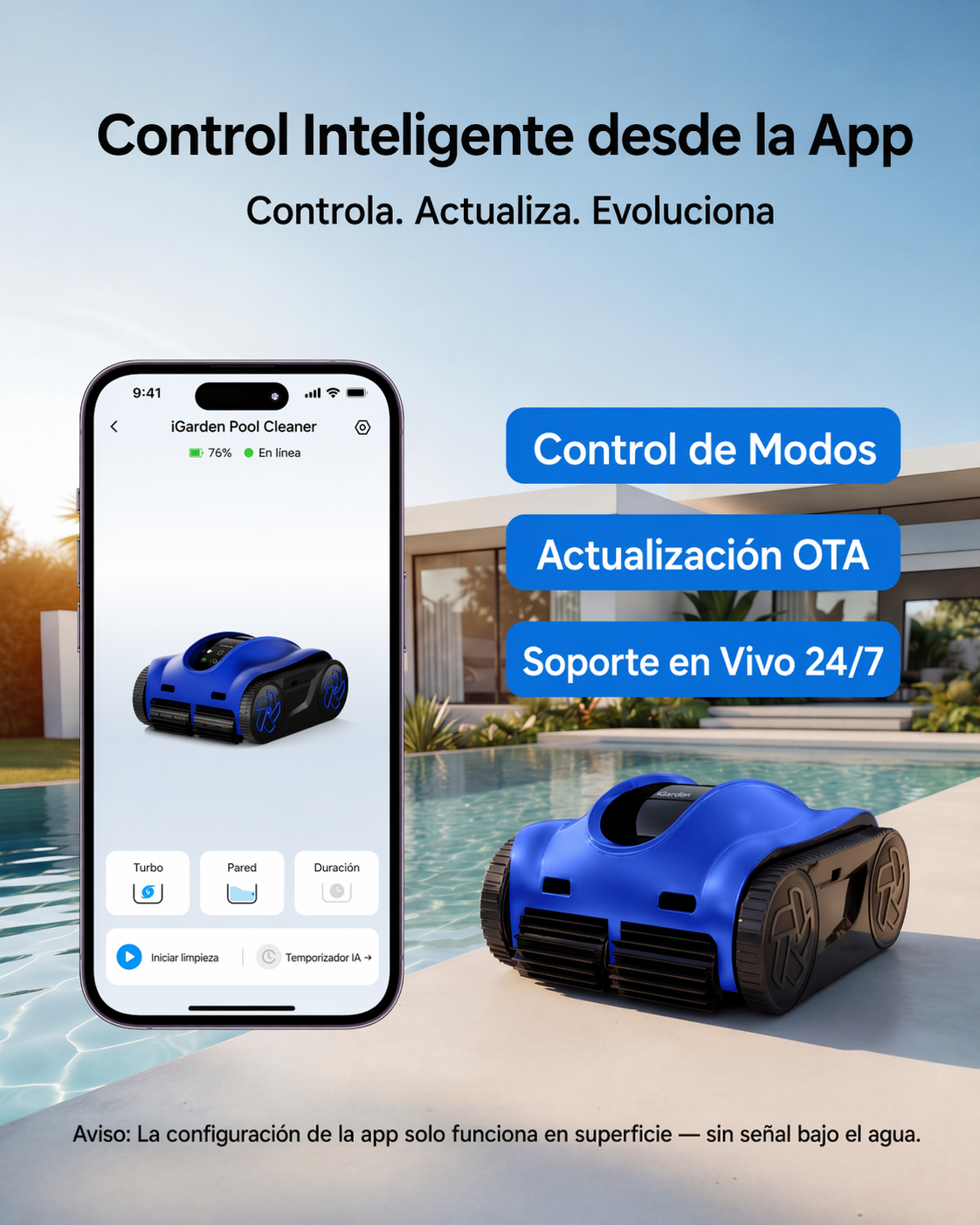 Limpiafondos azul junto a una piscina, controlado mediante pantalla de app.